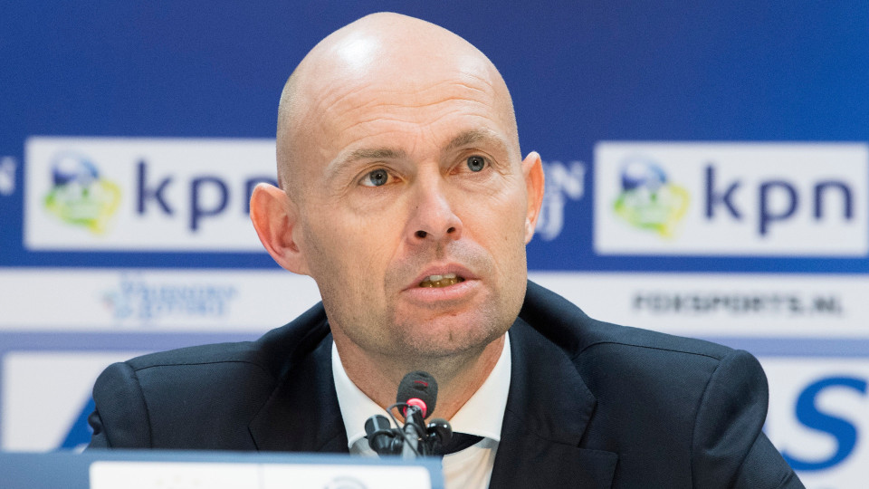 Dit is de luxe villa van beoogd Ajax-trainer Marcel Keizer aan de Vinkeveense Plassen. Zie foto's