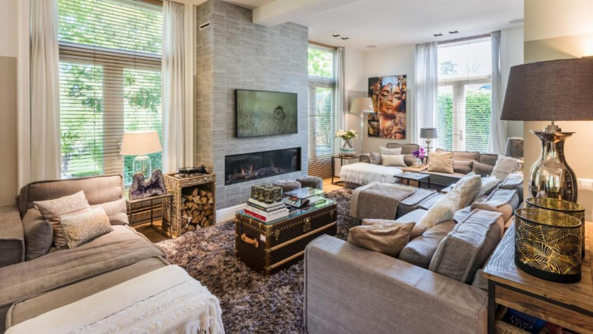 Sonja Bakker probeert haar luxe villa in Bergen opnieuw te verkopen. Zie foto's 3