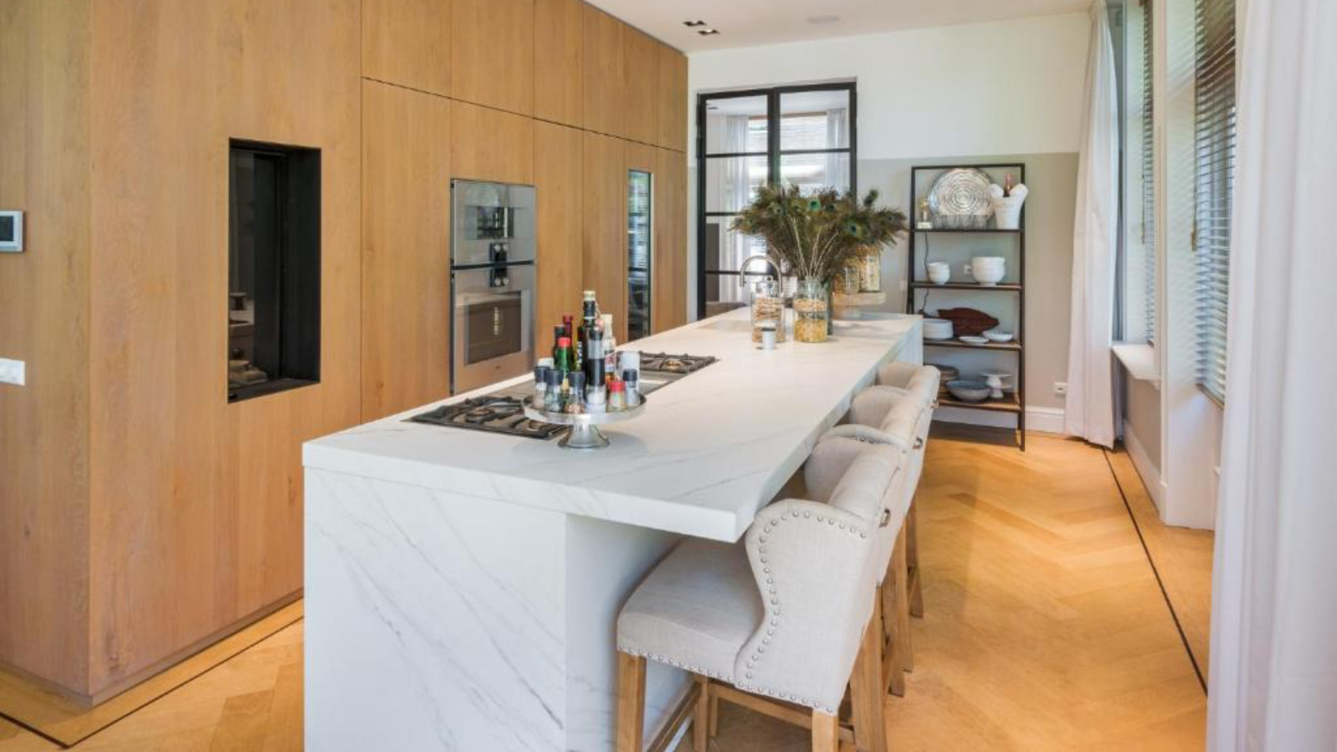 Sonja Bakker probeert haar luxe villa in Bergen opnieuw te verkopen. Zie foto's 5