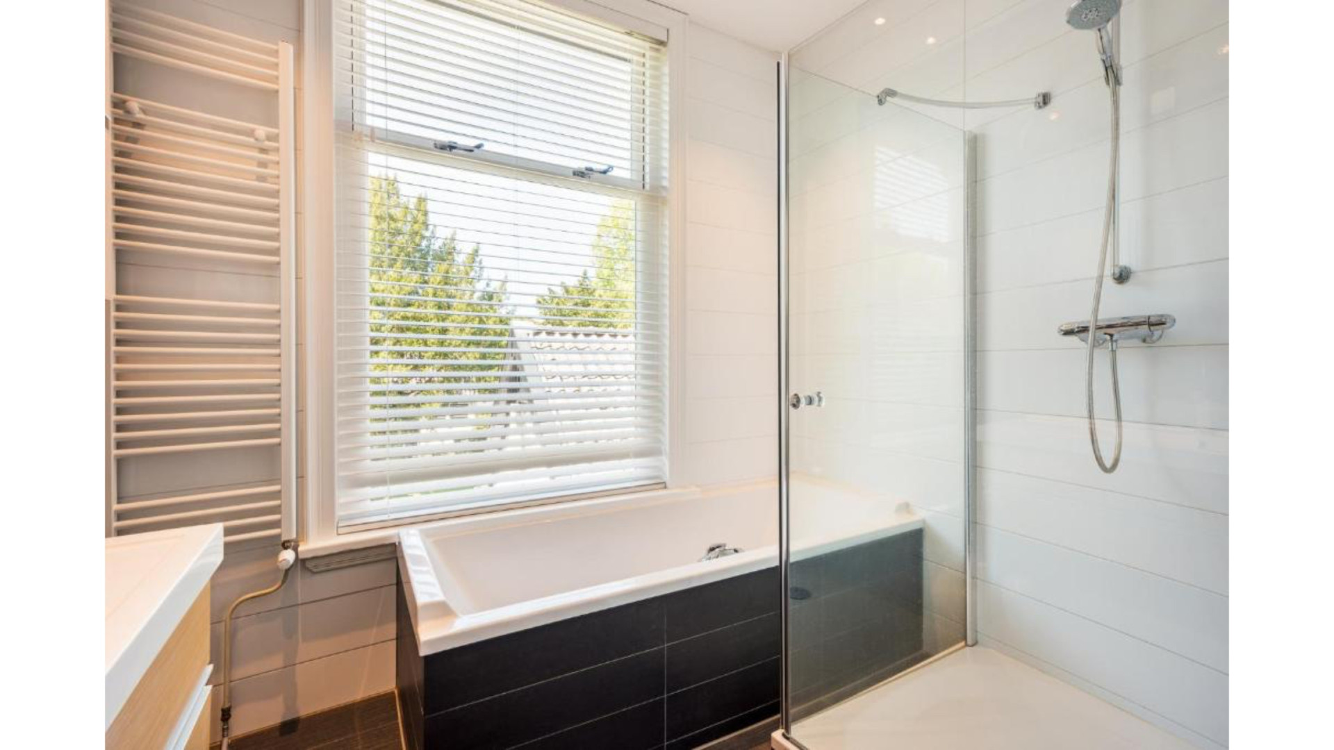 Sonja Bakker probeert haar luxe villa in Bergen opnieuw te verkopen. Zie foto's 9