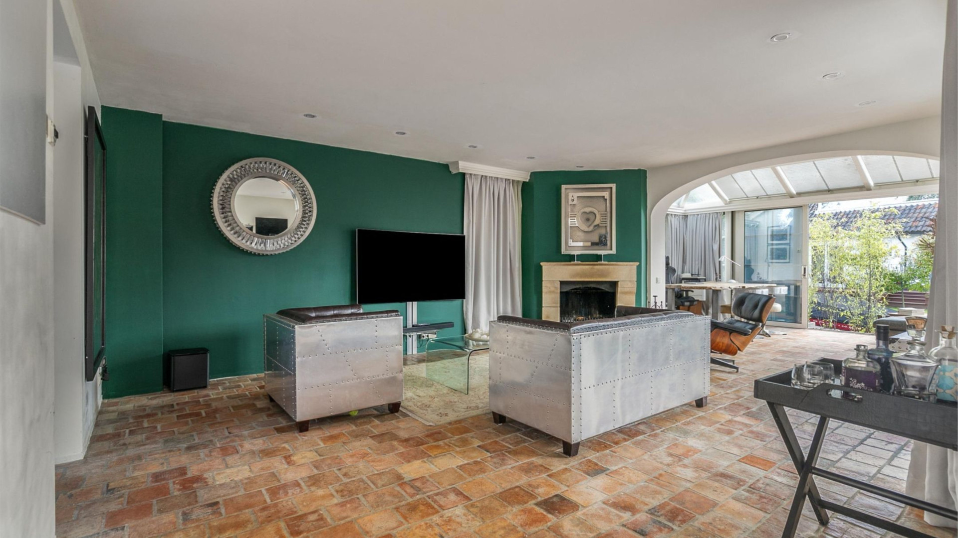Criminele villa van Katja Schuurman te koop. Zie foto's 5