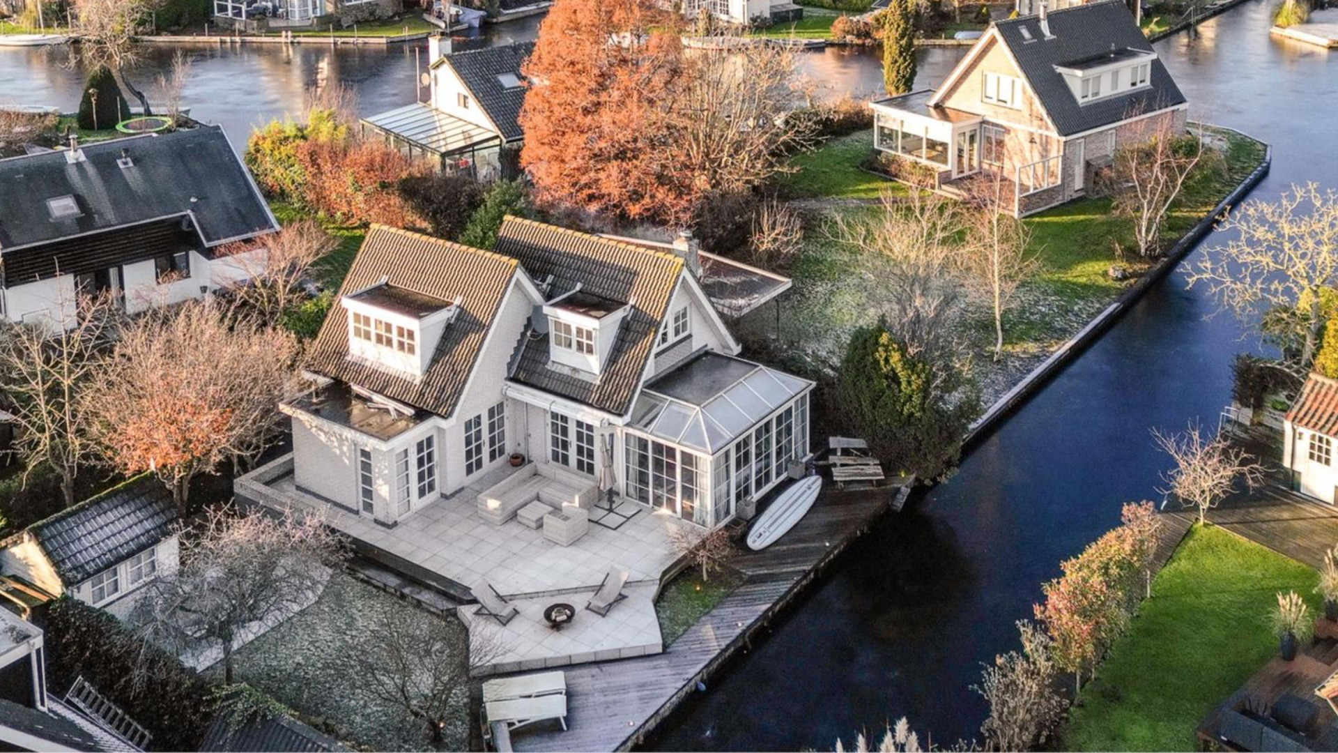 Criminele villa van Katja Schuurman te koop. Zie foto's 2