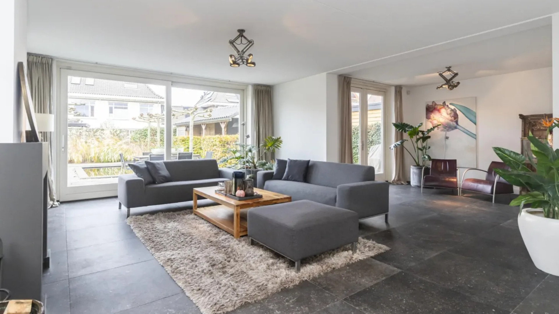 Feyenoord-ster Sem Steijn verruilt appartement voor Haagse droomvilla. Zie foto’s 3