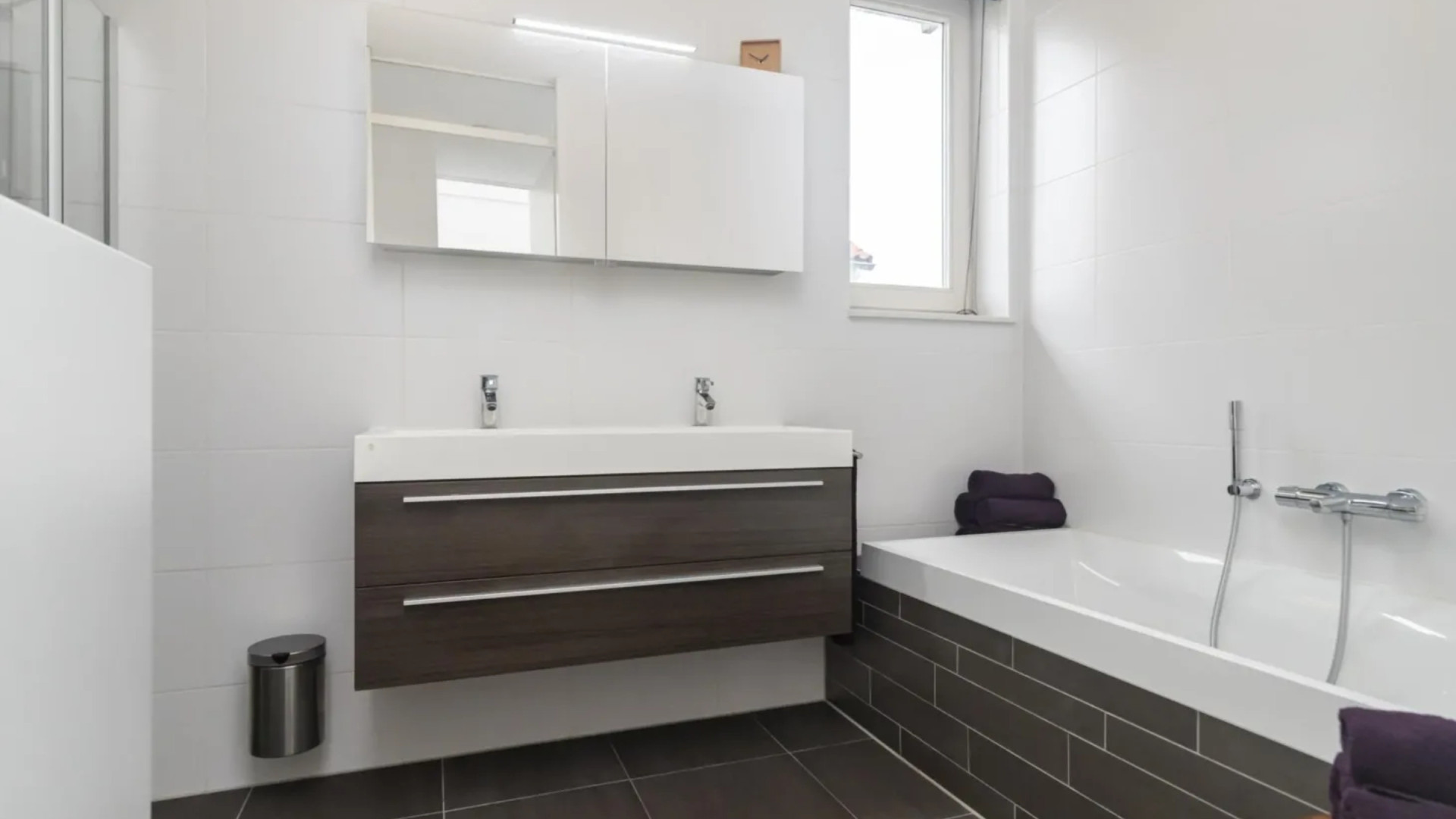 Feyenoord-ster Sem Steijn verruilt appartement voor Haagse droomvilla. Zie foto’s 9