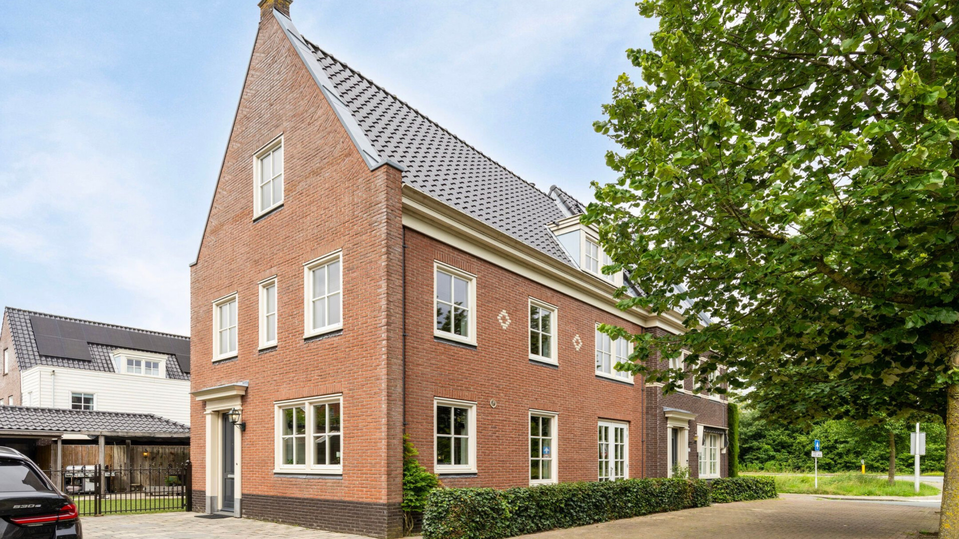 Ronald Koeman jr. koopt met hulp van zijn vader deze woning van bijna 1 miljoen euro! Zie foto's 2