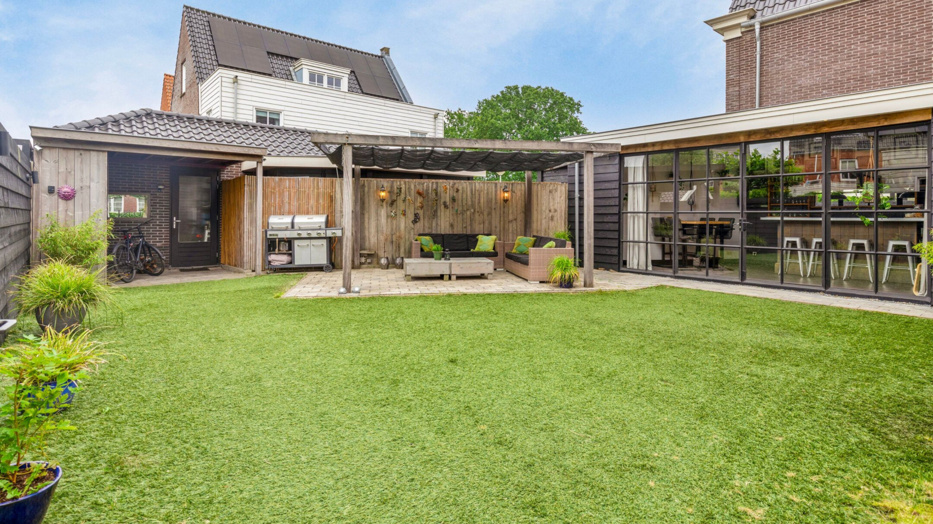 Ronald Koeman jr. koopt met hulp van zijn vader deze woning van bijna 1 miljoen euro! Zie foto's 11