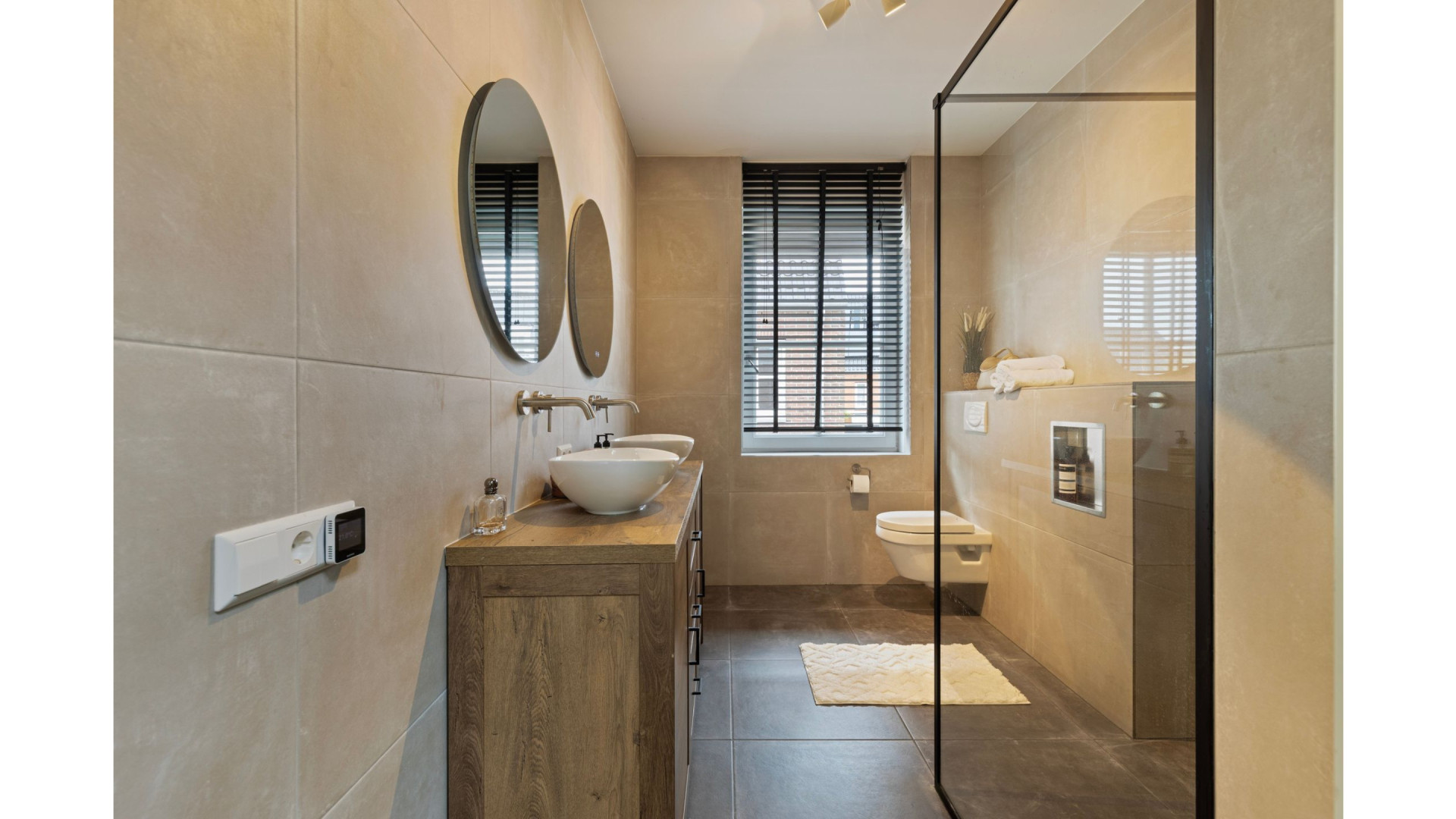 Ronald Koeman jr. koopt met hulp van zijn vader deze woning van bijna 1 miljoen euro! Zie foto's 8