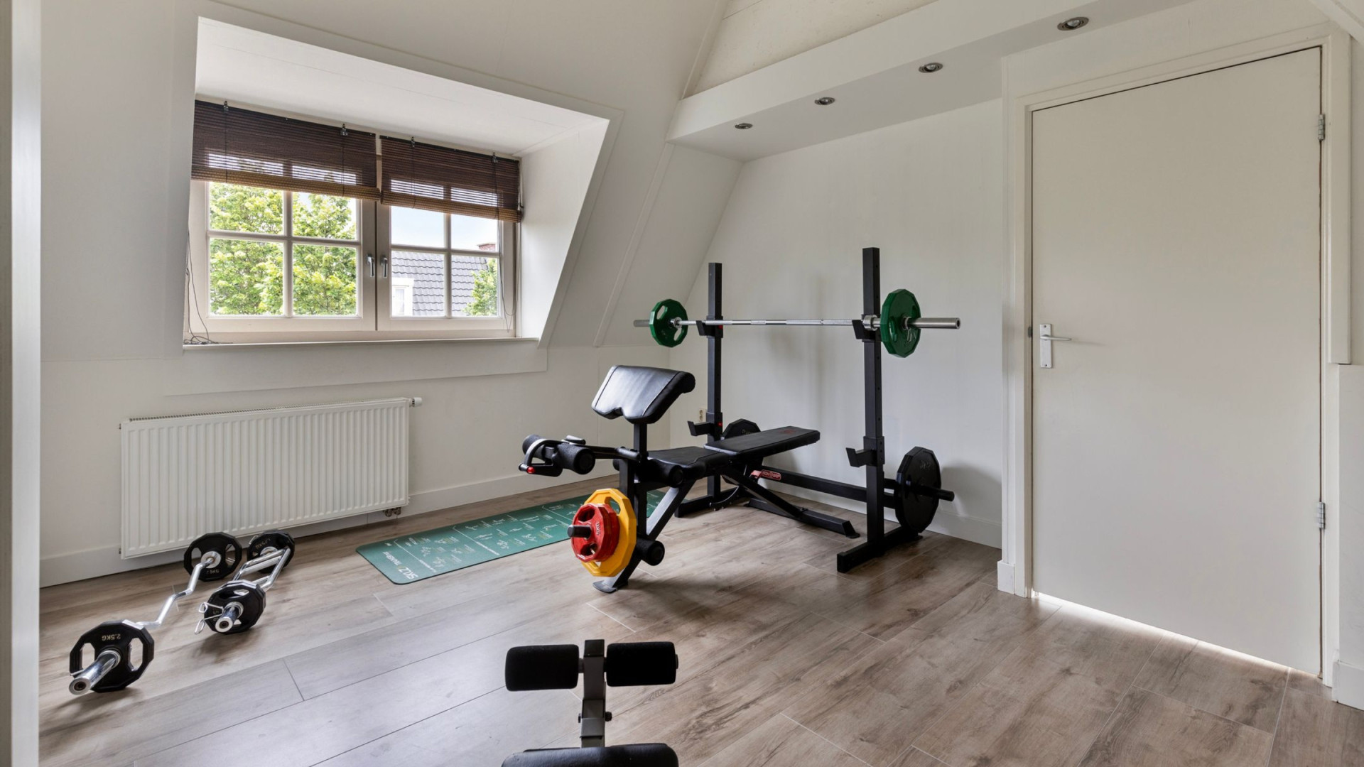 Ronald Koeman jr. koopt met hulp van zijn vader deze woning van bijna 1 miljoen euro! Zie foto's 10