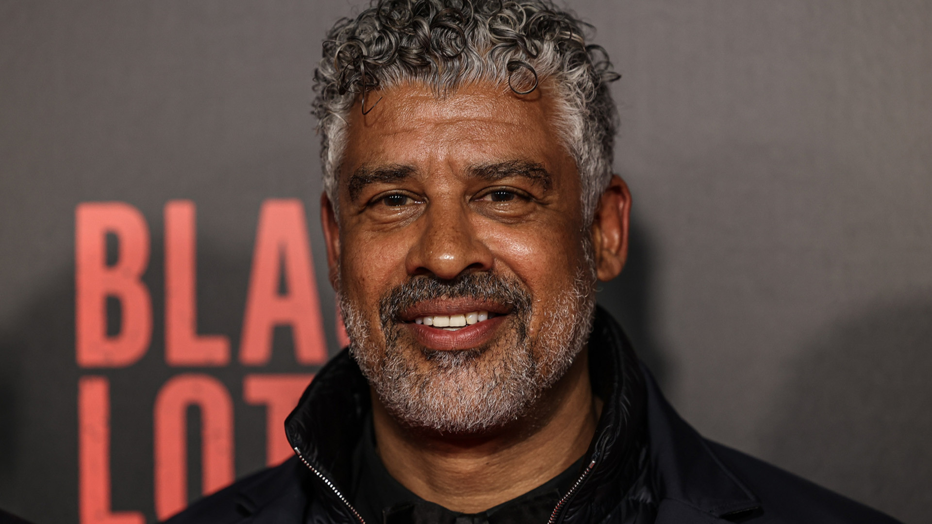 Frank Rijkaard zet zijn dubbele benedenhuis te koop en gaat voor een miljoenenwinst! Zie foto's 1