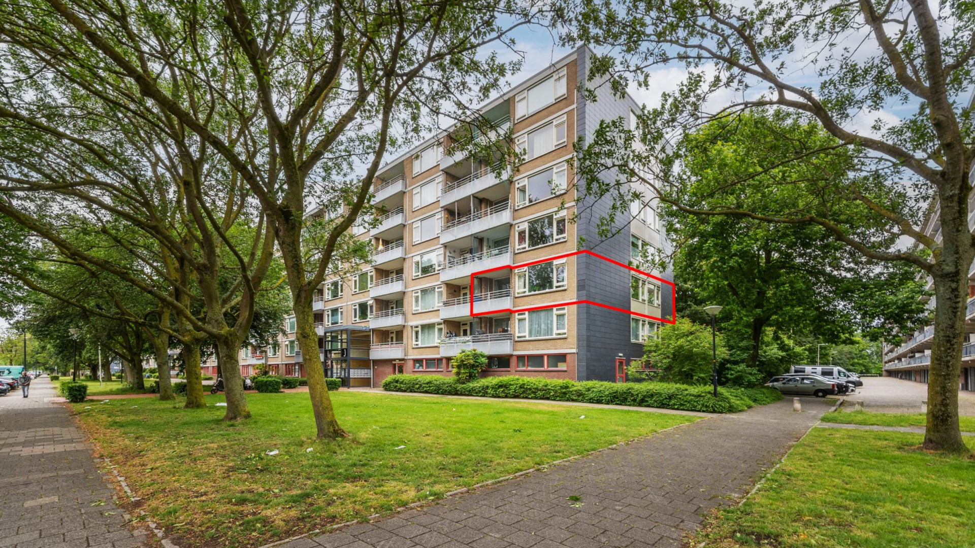 Robèrt van Beckhoven zet door miljoenschuld gedwongen zijn appartement te koop. Zie foto's 2