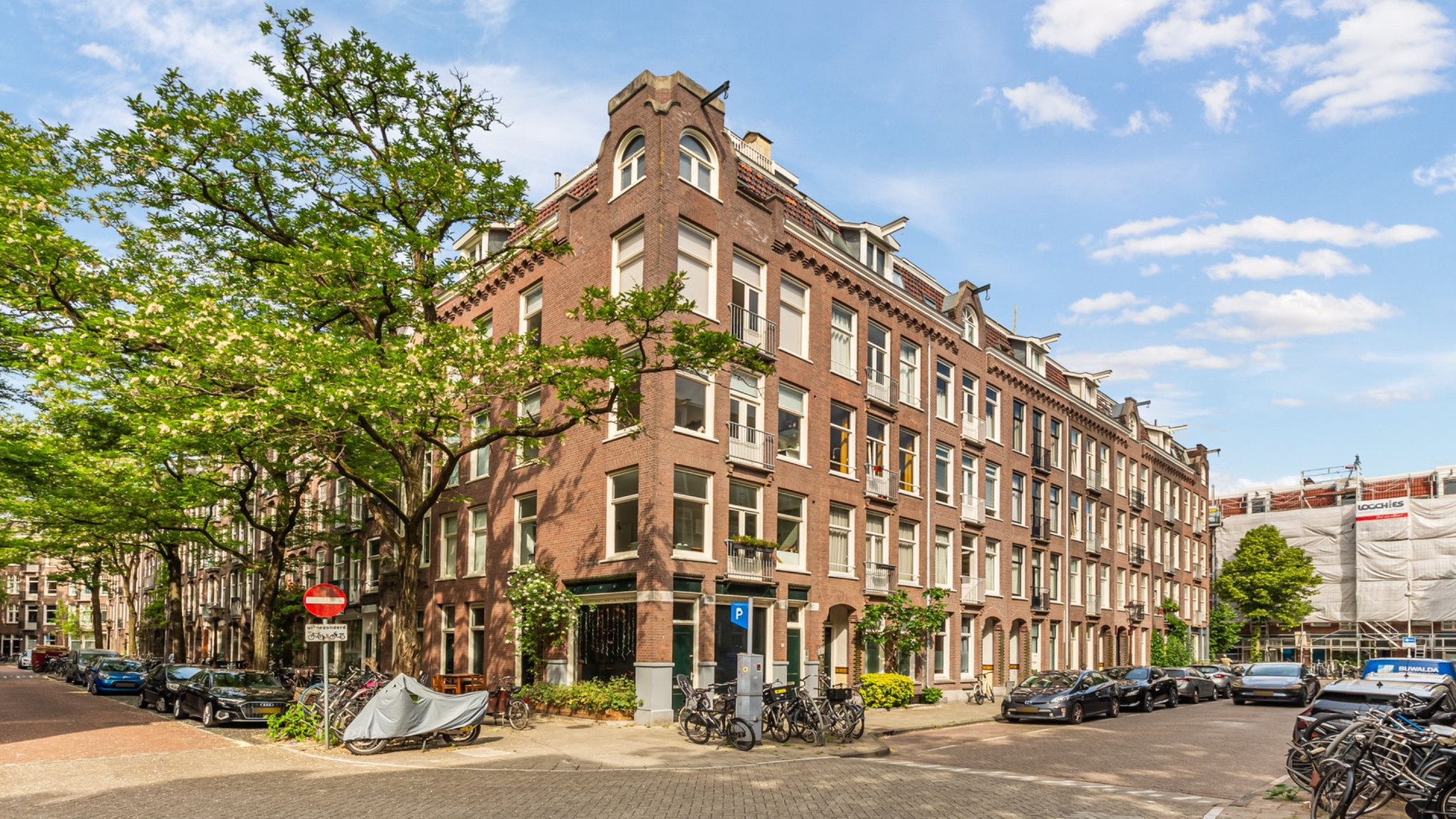 Jennifer Hoffman verkoopt haar Amsterdamse stulpje met winst in zicht! Zie foto's 2