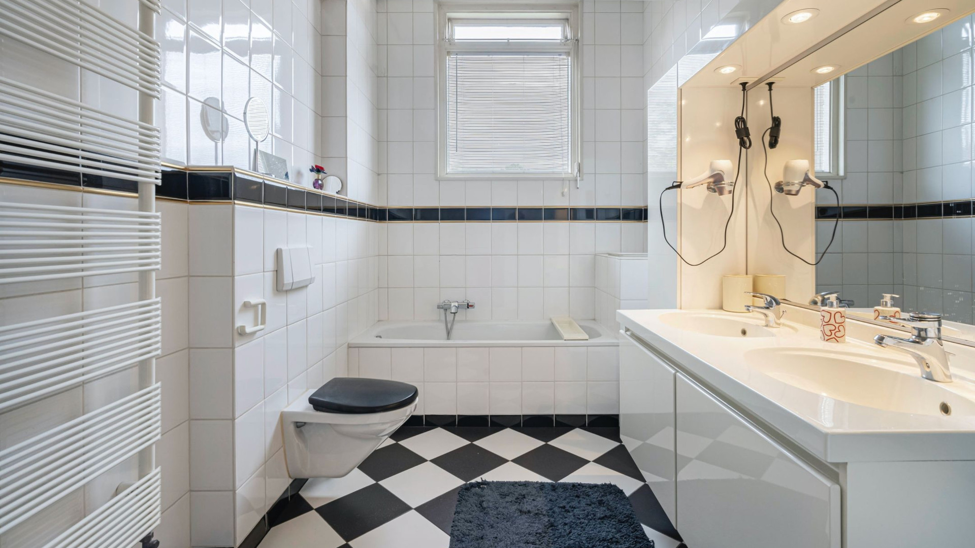 Voormalige residentie met zwembad van Haagse burgemeesters nu voor miljoenen te koop. Zie foto's 7