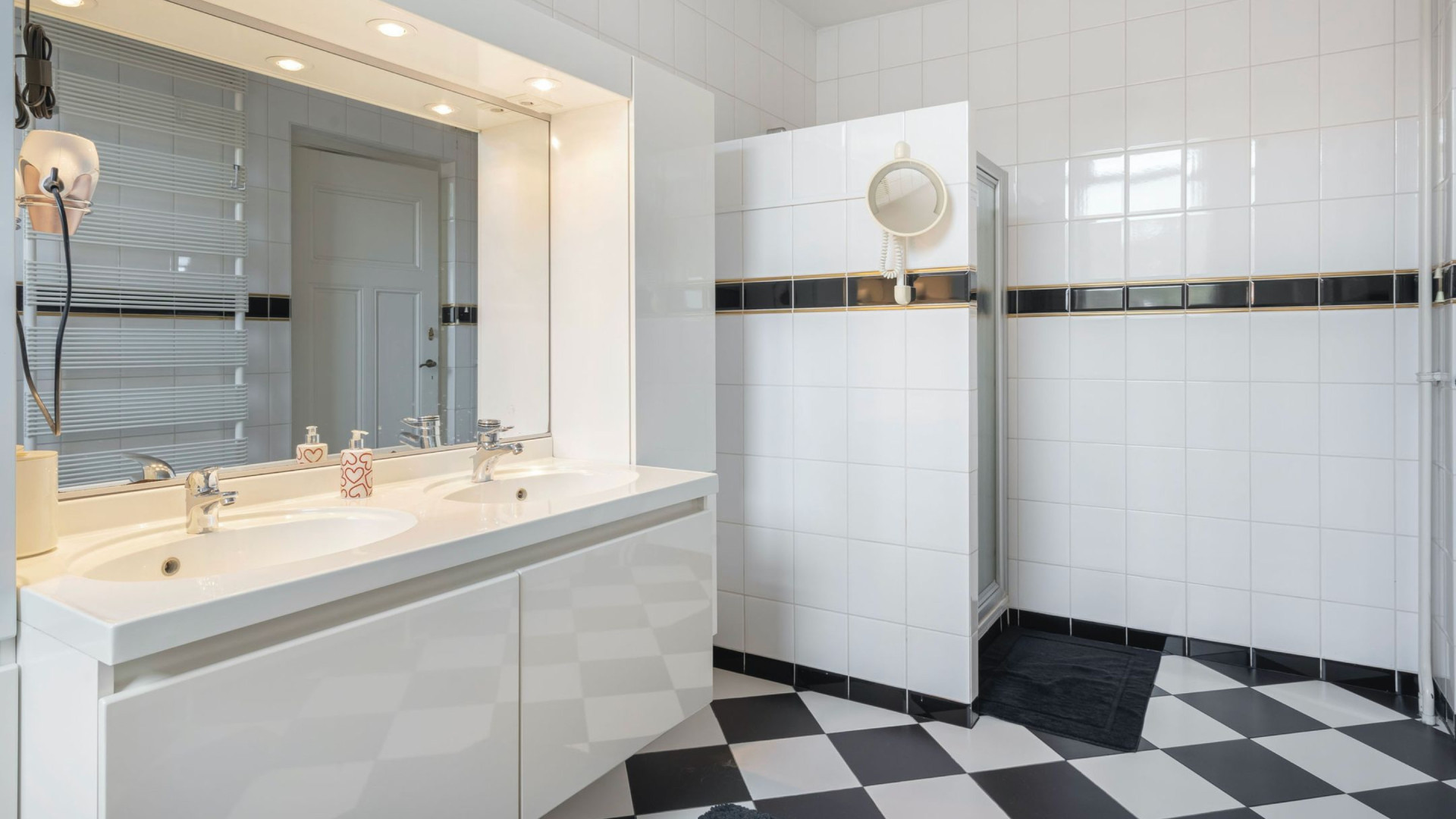 Voormalige residentie met zwembad van Haagse burgemeesters nu voor miljoenen te koop. Zie foto's 8