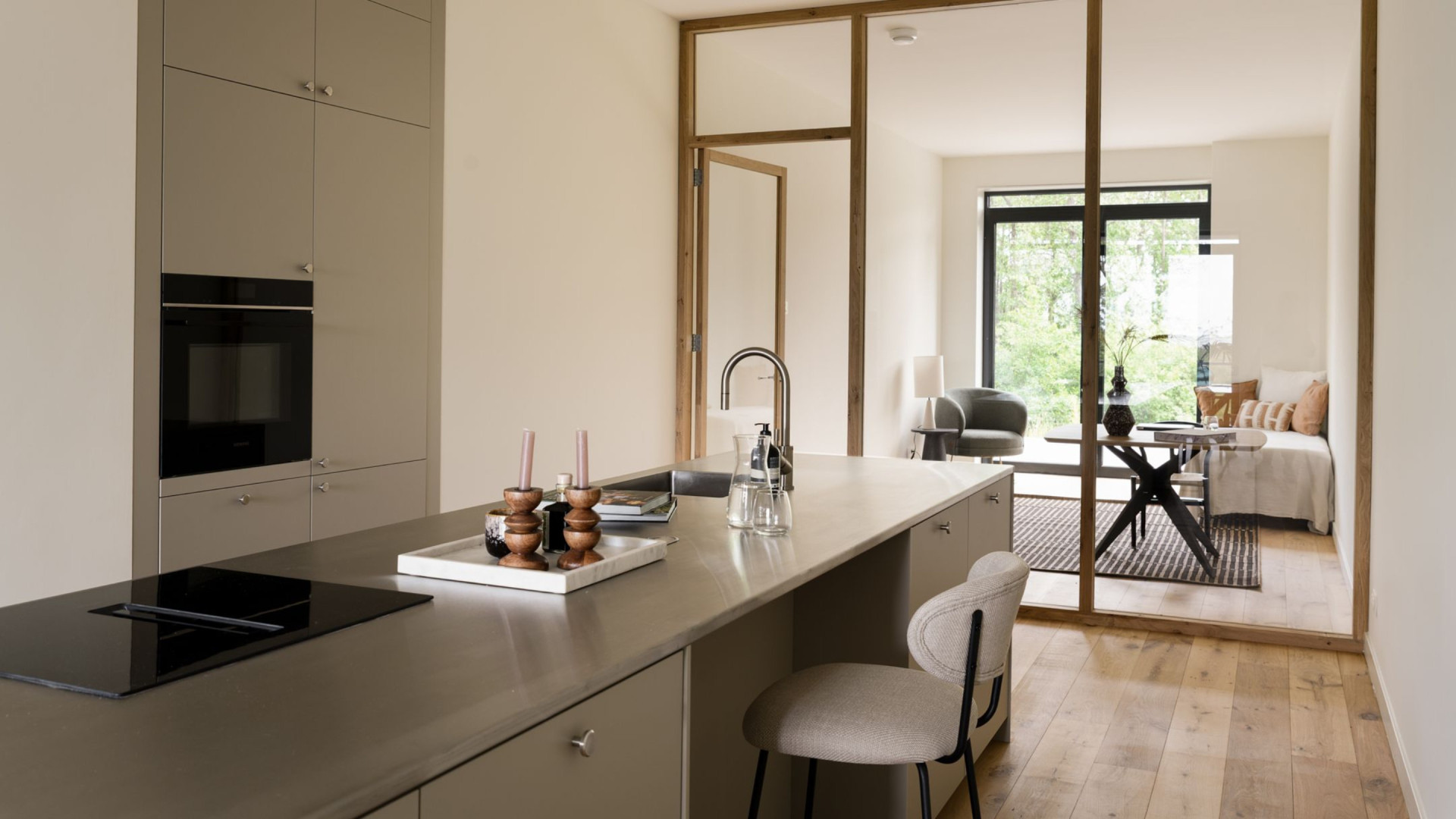 Sander Schimmelpenninck zet nog geen anderhalf jaar na aankoop zijn luxe appartement alweer in de verkoop! Zie foto's 4