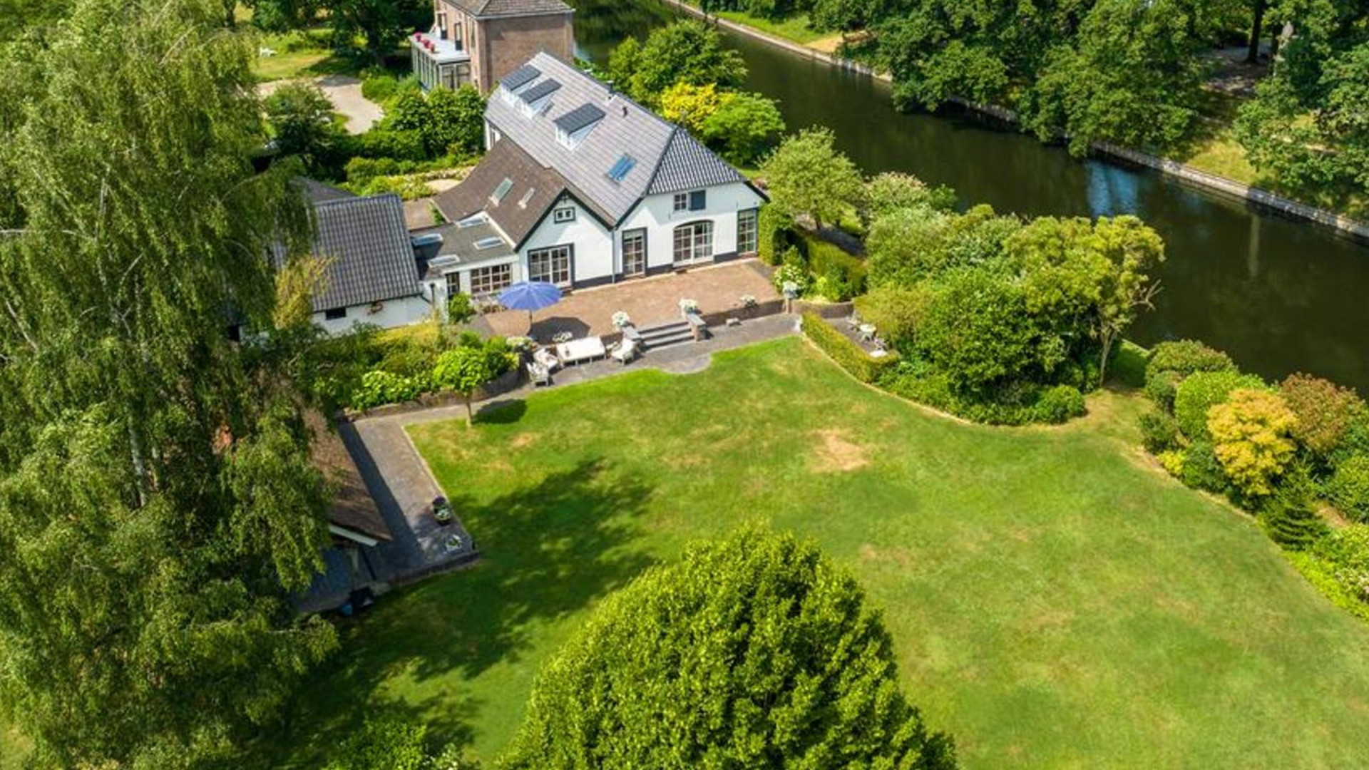 Pianist Jan Vayne koopt deze luxe miljoenen woonboerderij! Zie foto's 2