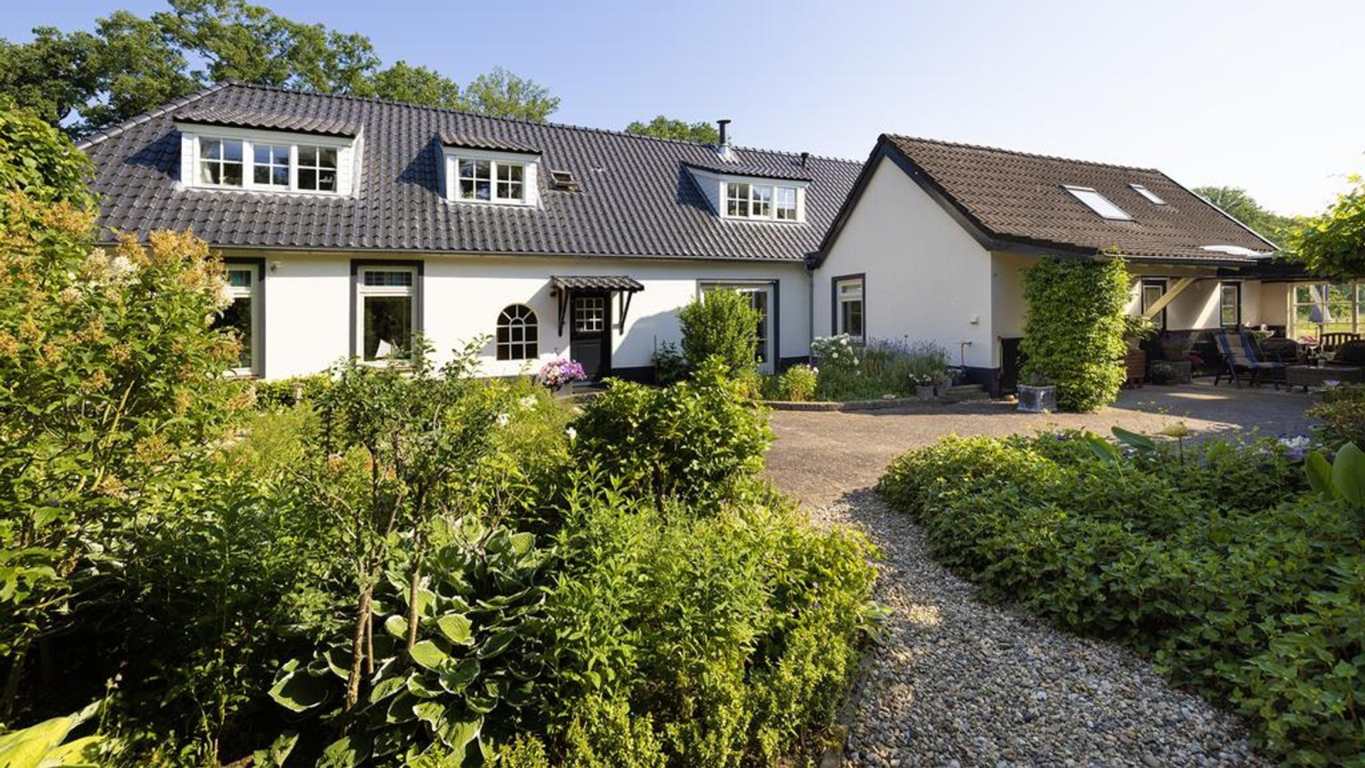 Pianist Jan Vayne koopt deze luxe miljoenen woonboerderij! Zie foto's 11