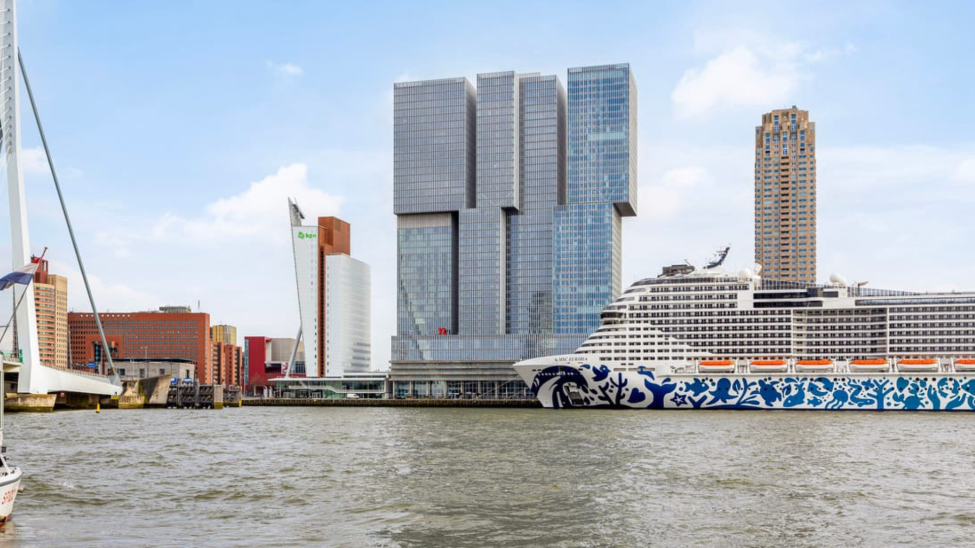 Ajax-speler Steven Berghuis zet zijn luxe appartement met skyline view te huur! Zie foto's 2