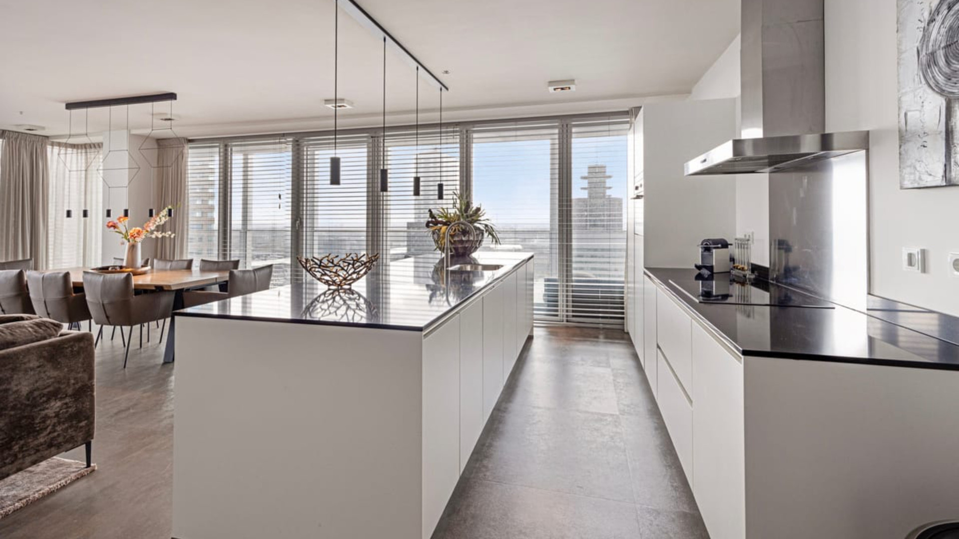 Ajax-speler Steven Berghuis zet zijn luxe appartement met skyline view te huur! Zie foto's 5