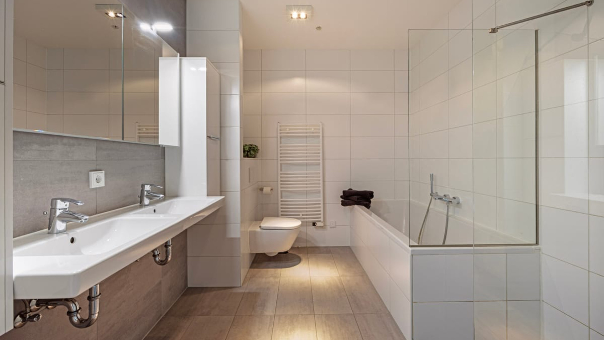 Ajax-speler Steven Berghuis zet zijn luxe appartement met skyline view te huur! Zie foto's 9