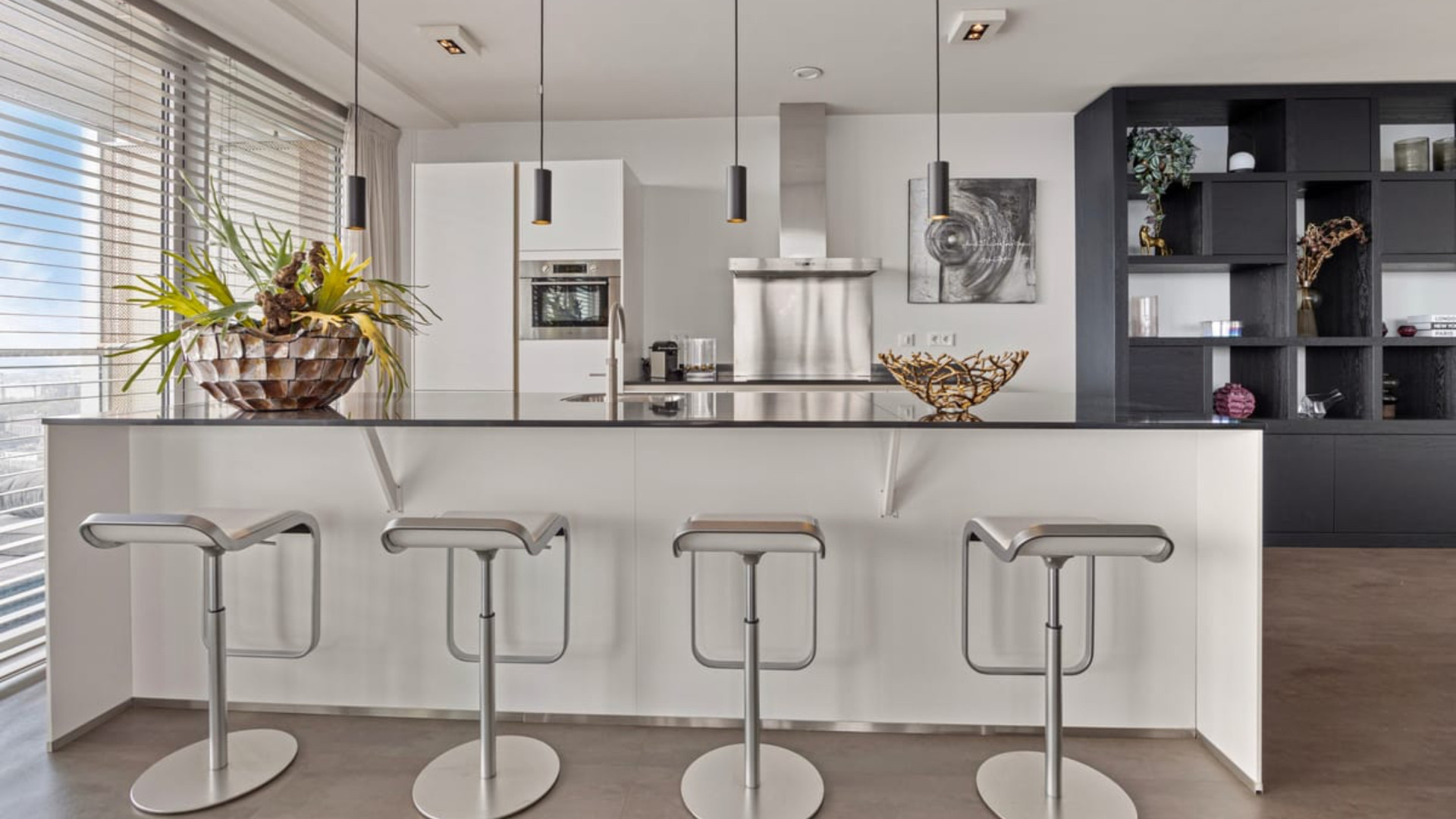 Ajax-speler Steven Berghuis zet zijn luxe appartement met skyline view te huur! Zie foto's 6