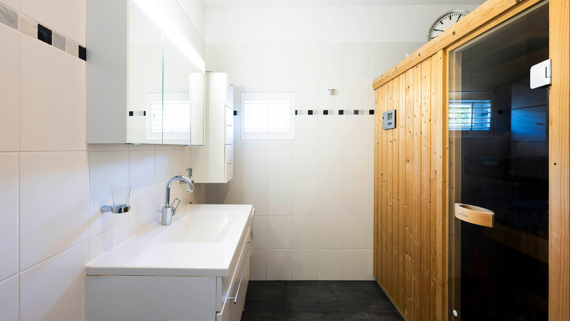 Tineke Schouten neemt emotioneel besluit en zet haar vrijstaande villa te koop! Zie foto's 9