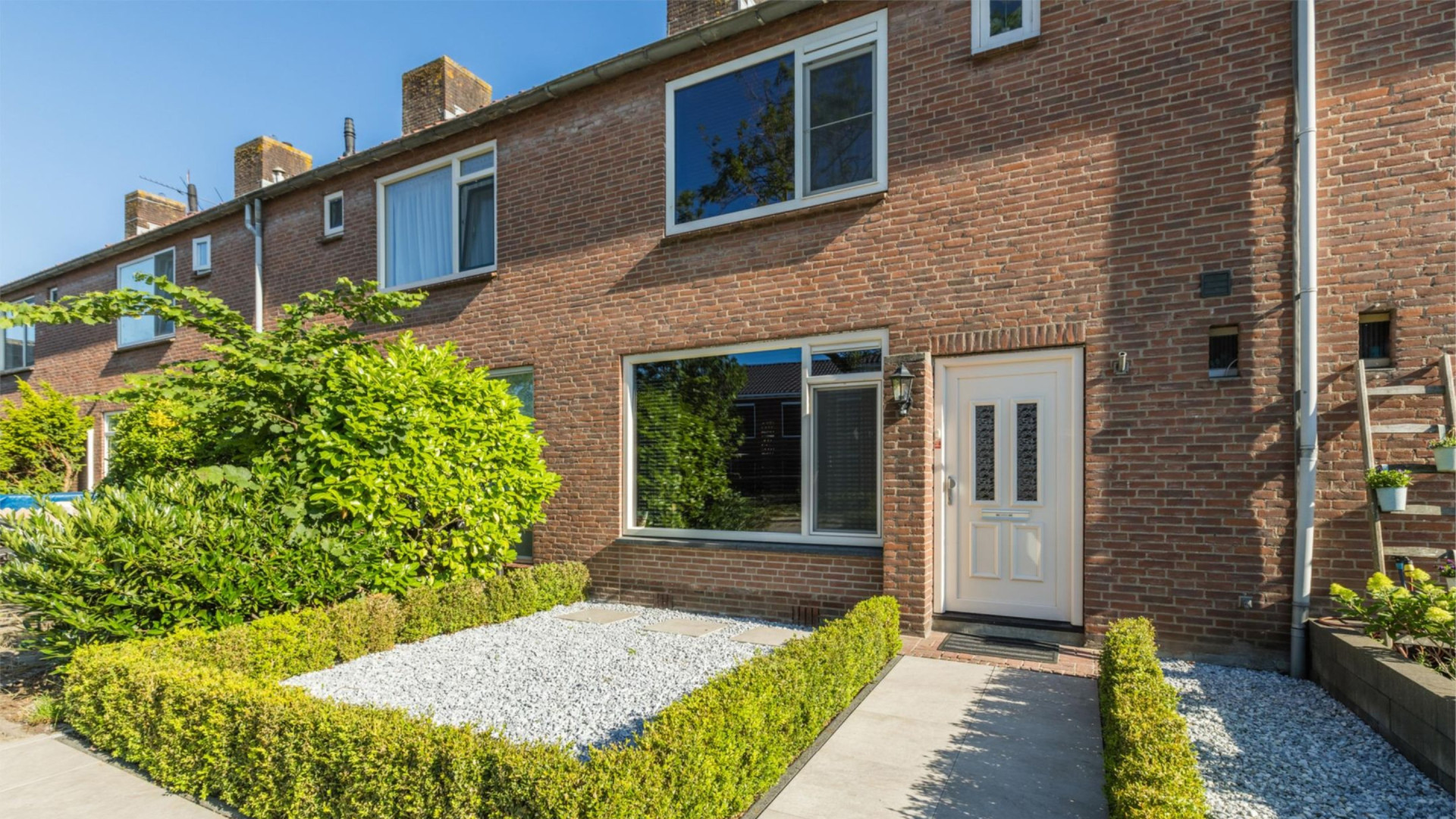 Te Koop: Deze ex B&B Vol Liefde deelnemer keert Nederland de rug toe. Zie foto's 2