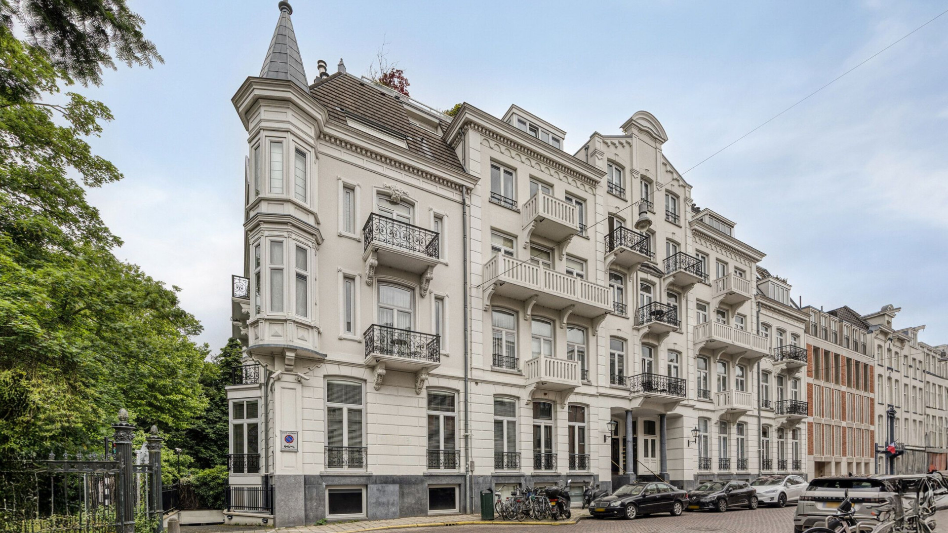 Connie Breukhoven zet haar aan het Vondelpark gelegen appartement met internationale allure te huur. Zie foto’s 2