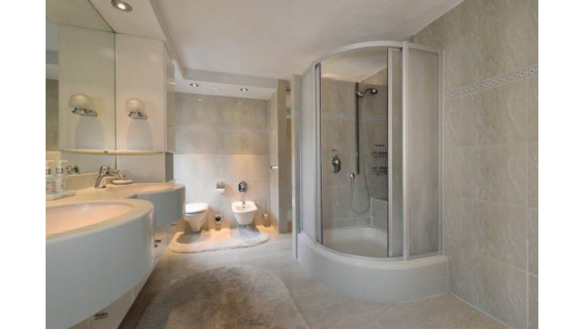 In deze Wassenaarse villa verwerkt Demy de Zeeuw het faillissement van zijn bedrijf BALR. Zie foto's 7