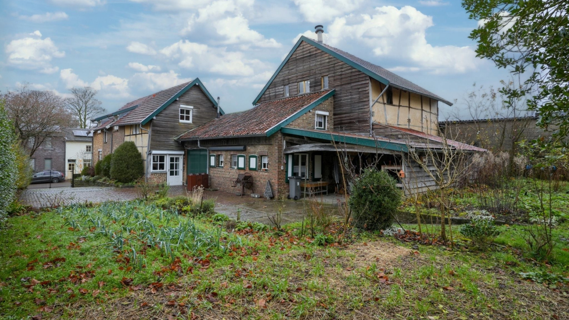 Diederik Jekel koopt dit bijzondere boeren woonhuis uit 1723. Zie de beelden 2
