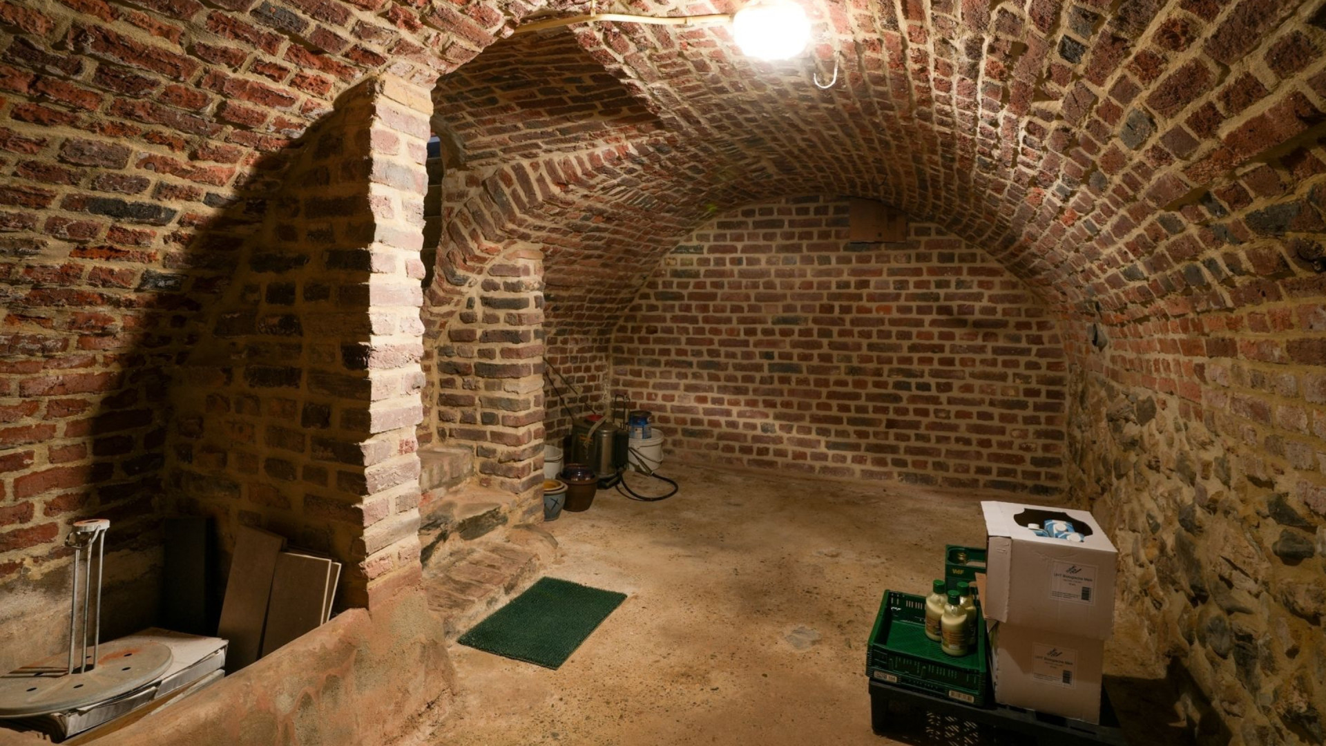 Diederik Jekel koopt dit bijzondere boeren woonhuis uit 1723. Zie de beelden 12