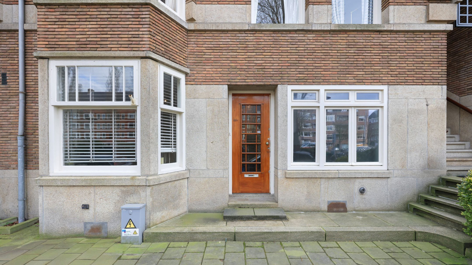 Britt Dekker en haar man Max scoren megawinst met de verkoop van hun liefdesnestje. Zie foto’s 3