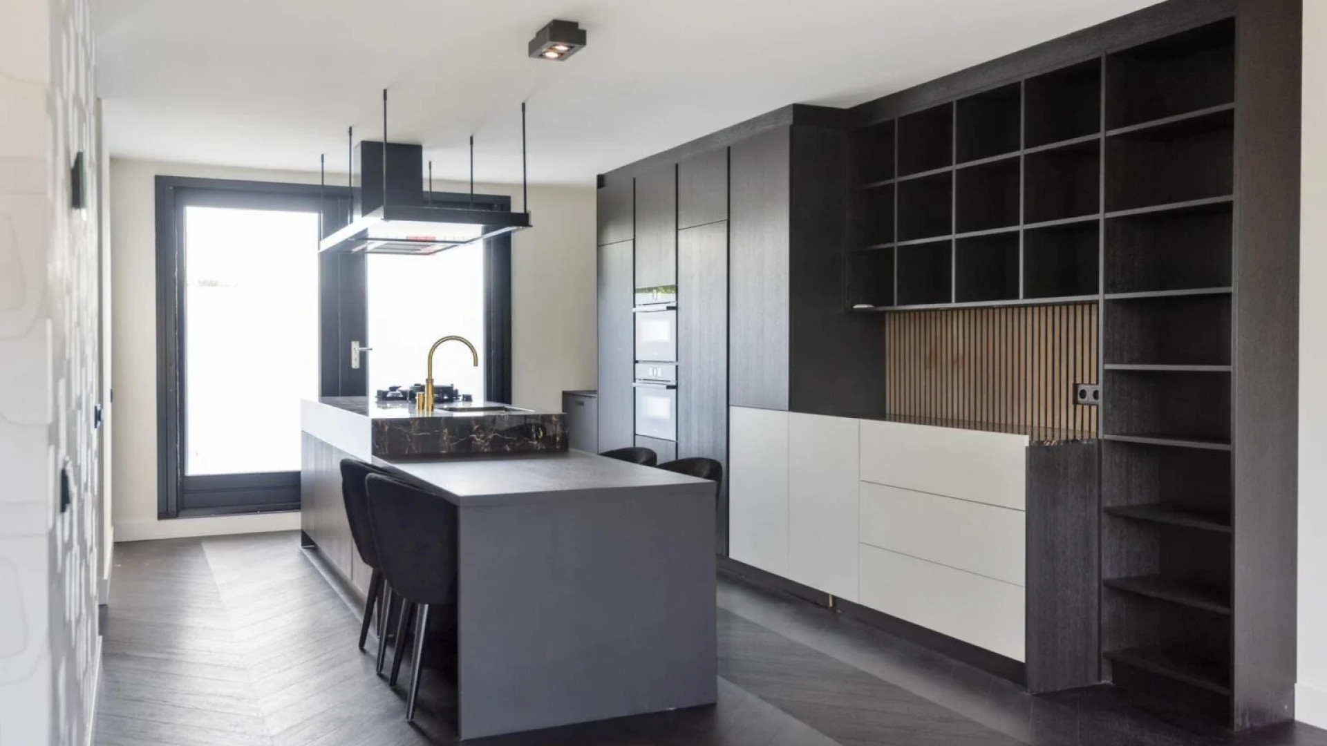 Jade Anna van Vliet zet haar luxe appartement te koop. Zie foto's 5