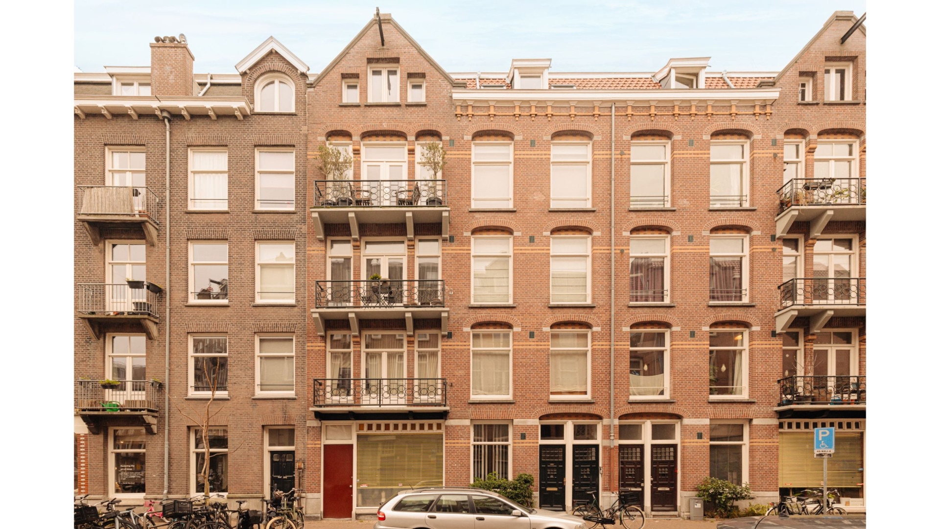 Patrick Kluivert verkoopt zijn Amsterdamse appartement met tonnen euro’s winst. Zie foto’s 2