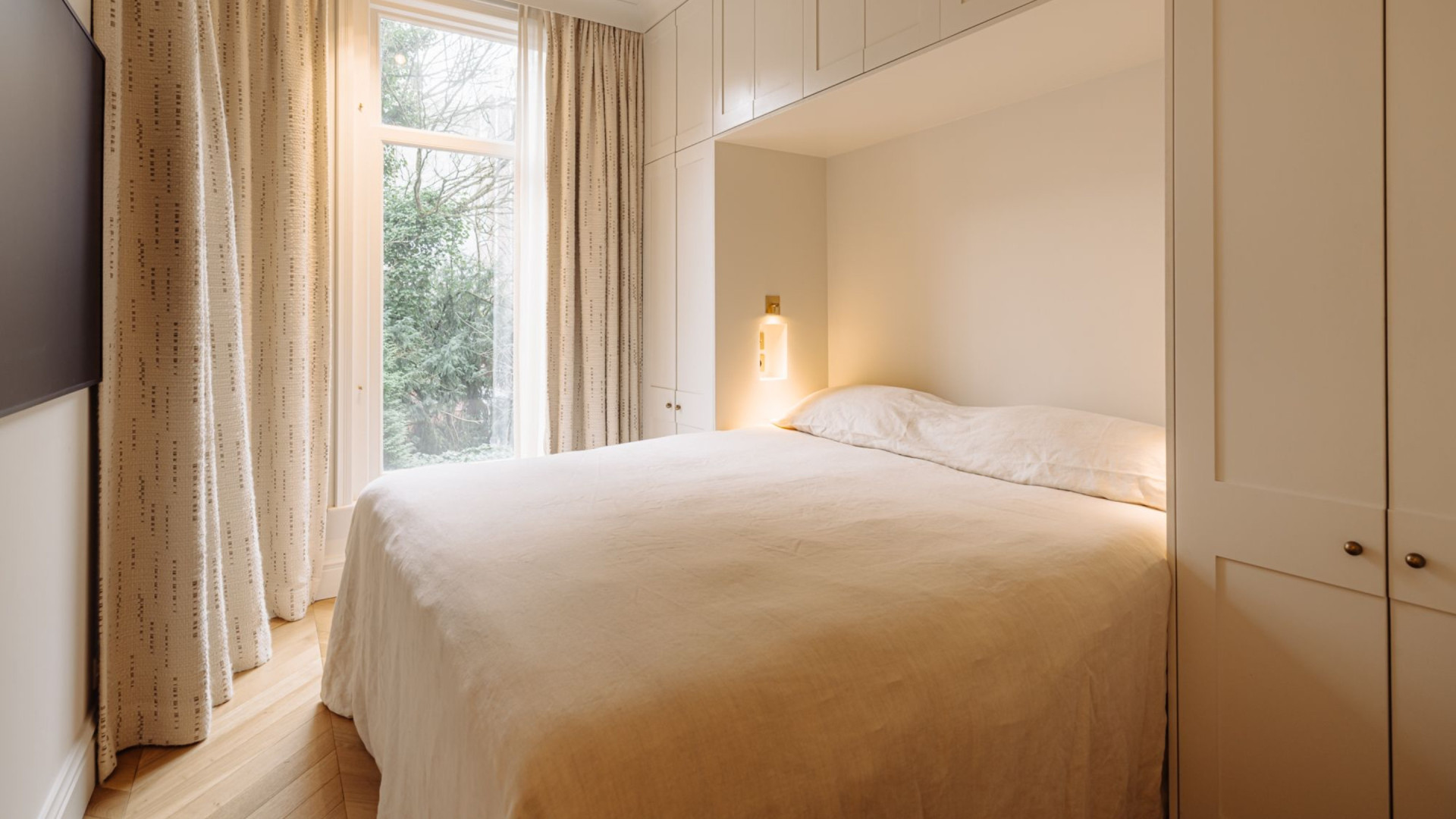 Patrick Kluivert verkoopt zijn Amsterdamse appartement met tonnen euro’s winst. Zie foto’s 5