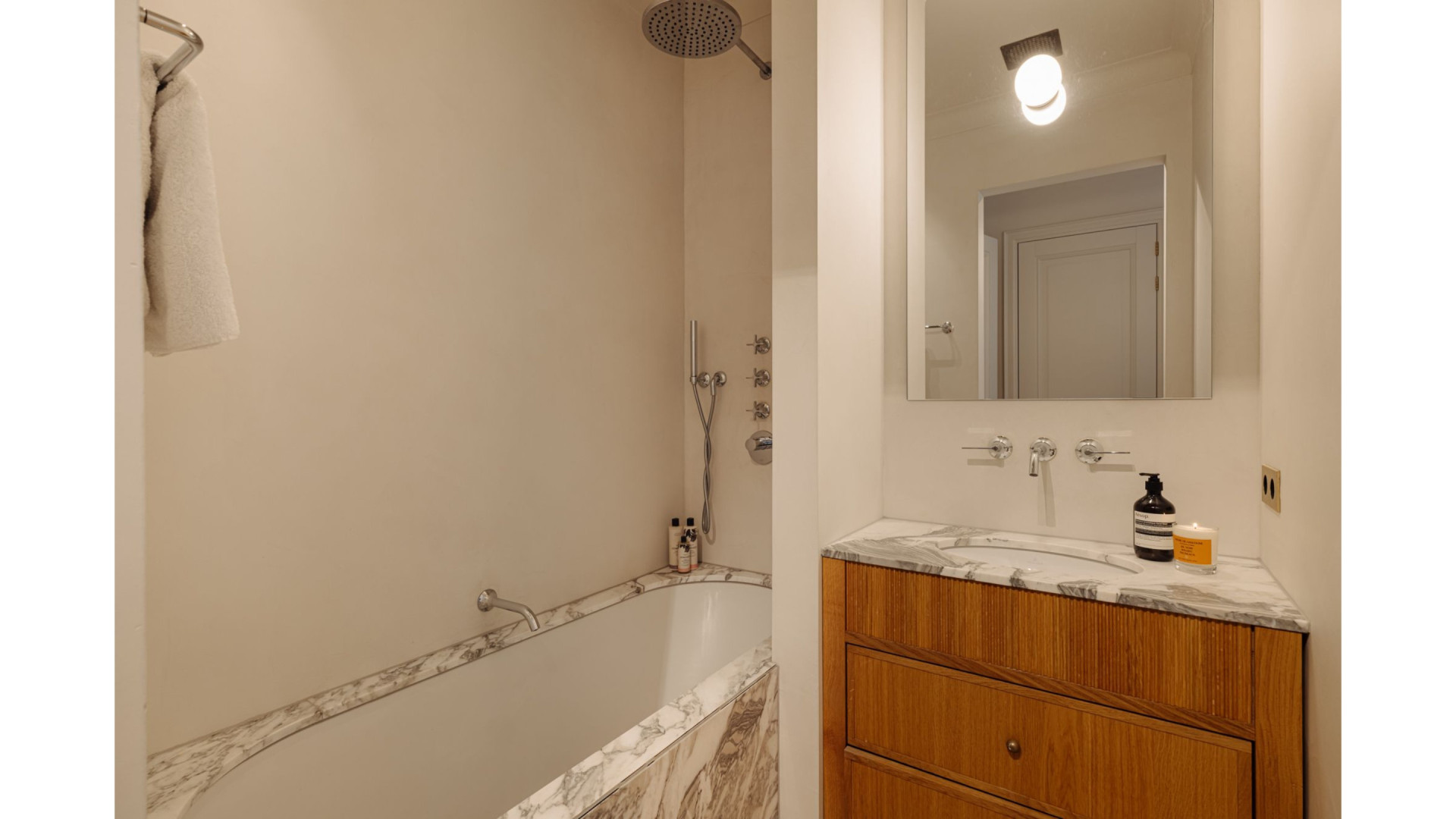 Patrick Kluivert verkoopt zijn Amsterdamse appartement met tonnen euro’s winst. Zie foto’s 6