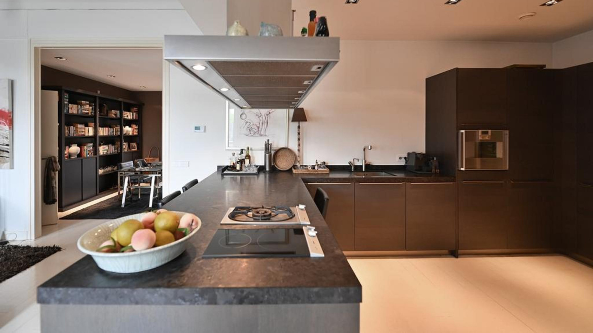 André van Duin koopt dit luxe Gooische appartement. Zie foto’s 6