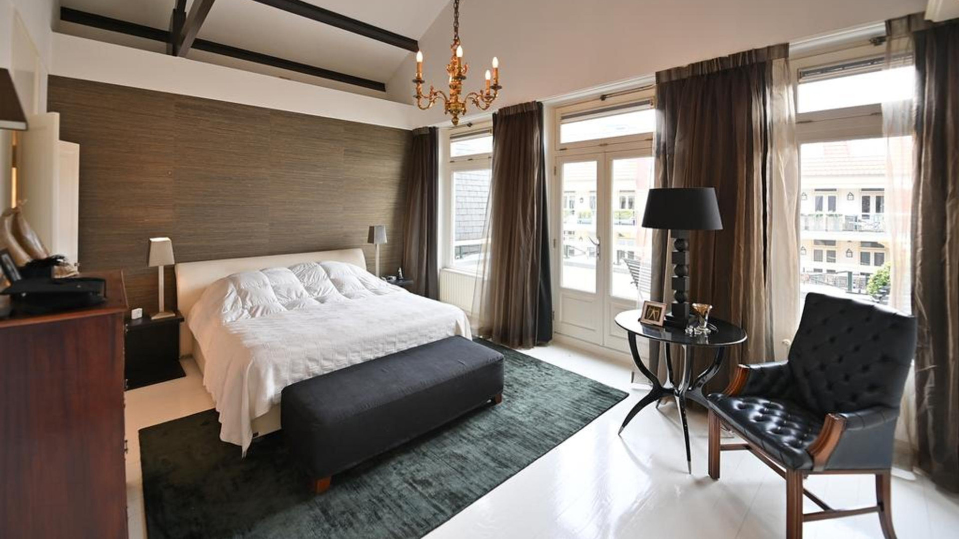 André van Duin koopt dit luxe Gooische appartement. Zie foto’s 8