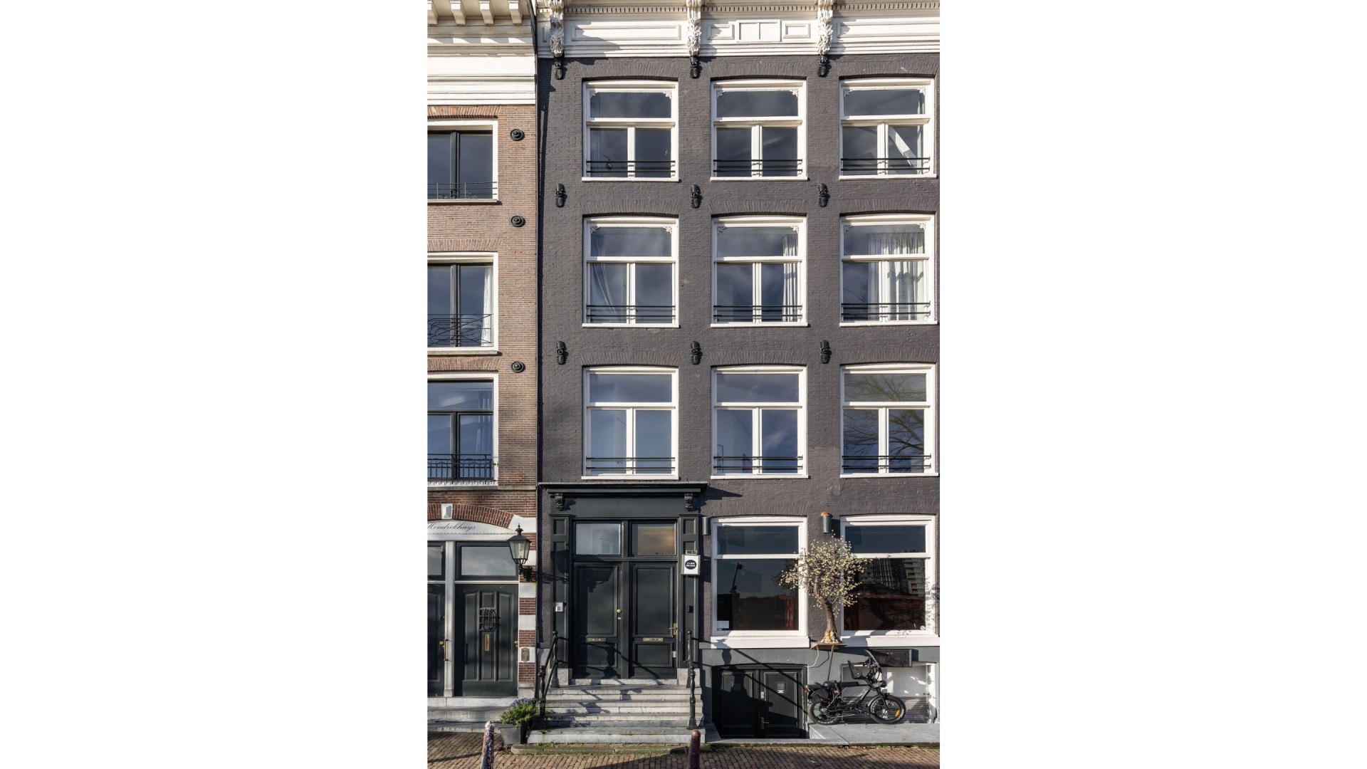 Alain Clark koopt dit schitterende appartement in het historische centrum van Amsterdam. Zie foto’s 2