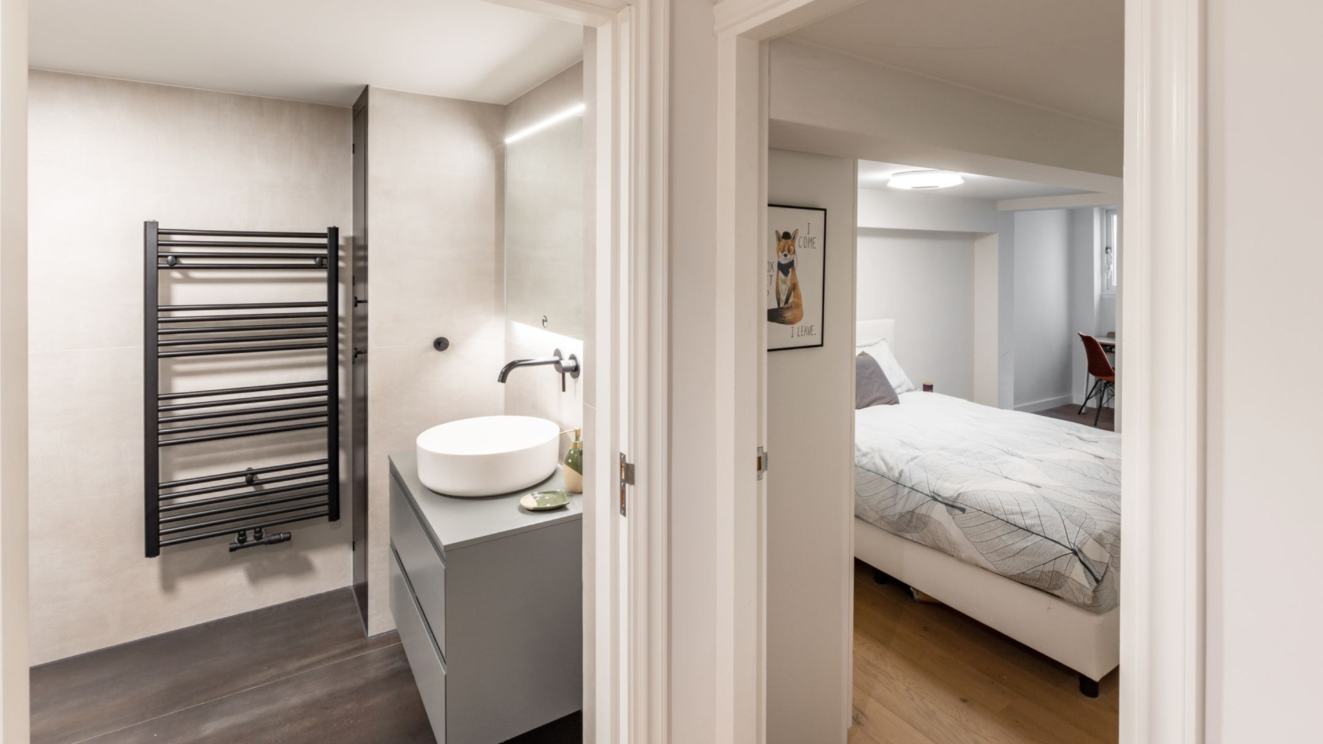Alain Clark koopt dit schitterende appartement in het historische centrum van Amsterdam. Zie foto’s 8