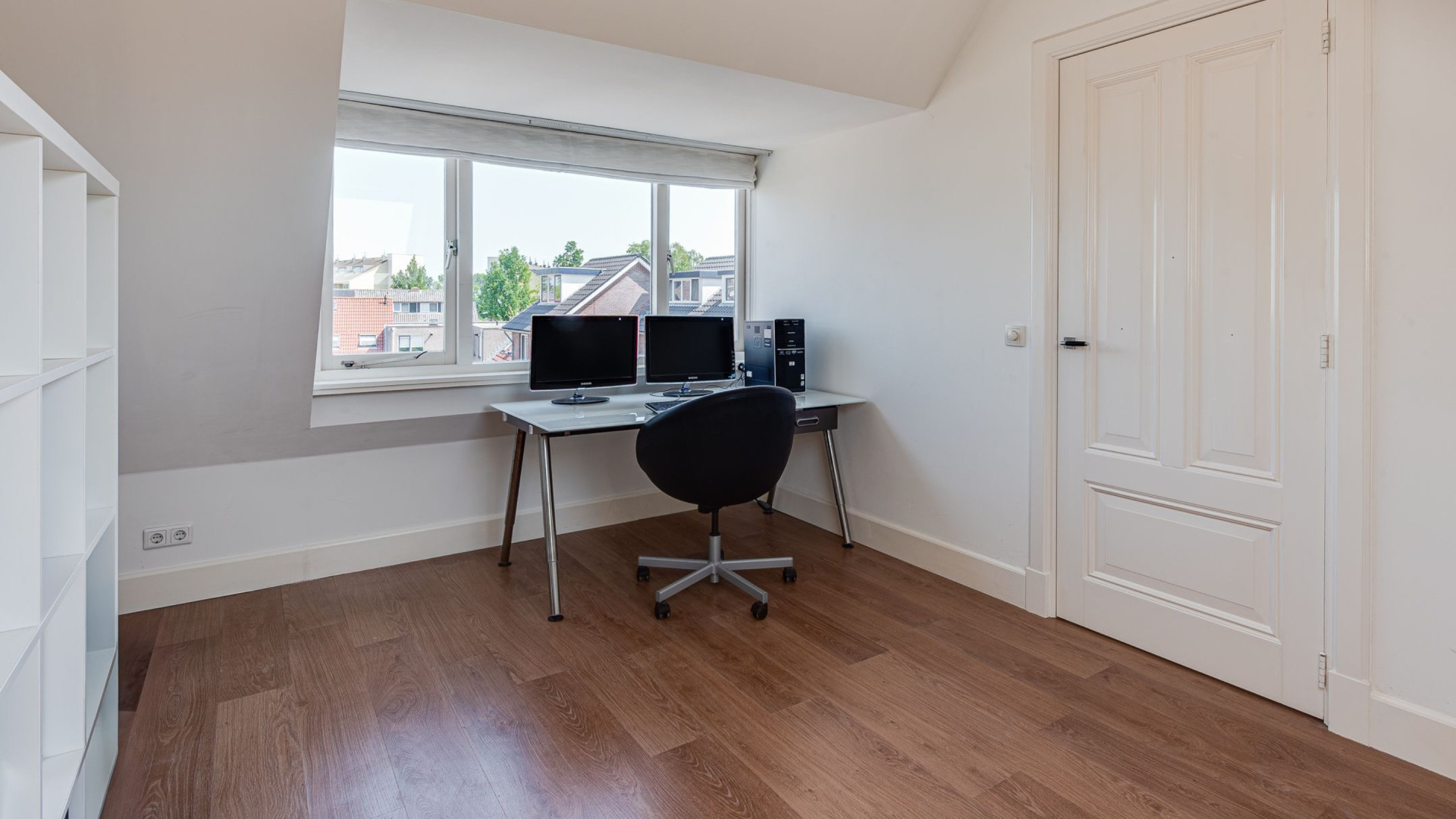 Minnaar Jamie Kames, ex van Steven Kazàn, zet ineens zijn woning te koop. Zie foto’s 9