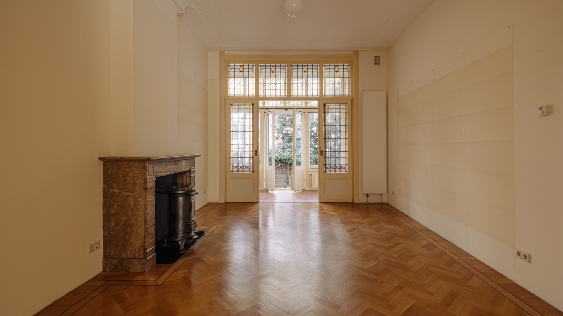 Daan Schuurmans koopt een prachtig en karakteristiek benedenhuis in Amsterdam Zuid. Zie foto's 3