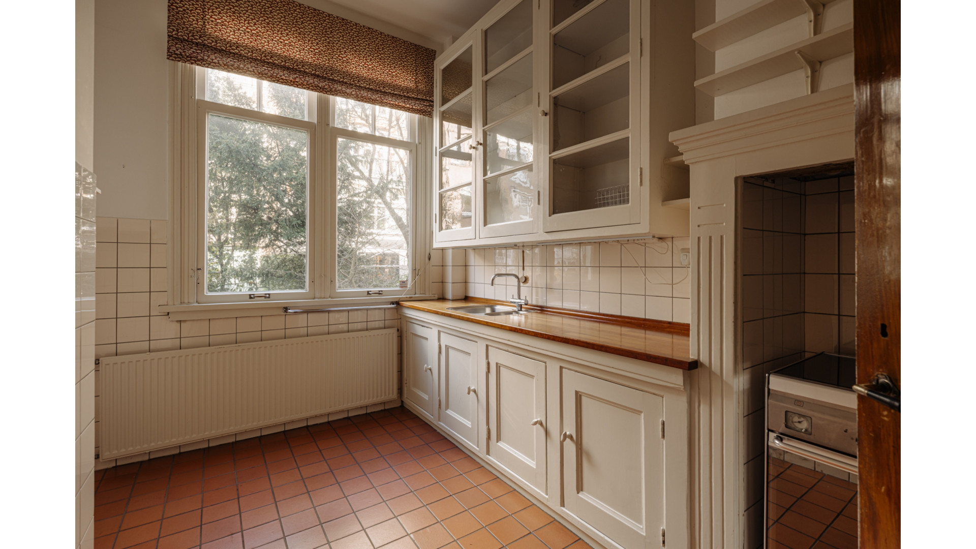 Daan Schuurmans koopt een prachtig en karakteristiek benedenhuis in Amsterdam Zuid. Zie foto's 5