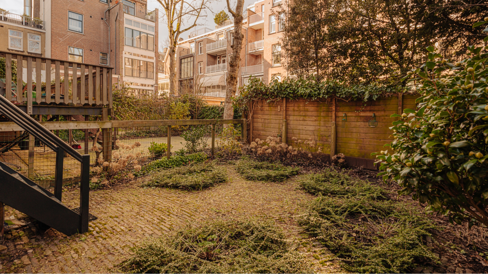 Daan Schuurmans koopt een prachtig en karakteristiek benedenhuis in Amsterdam Zuid. Zie foto's 10