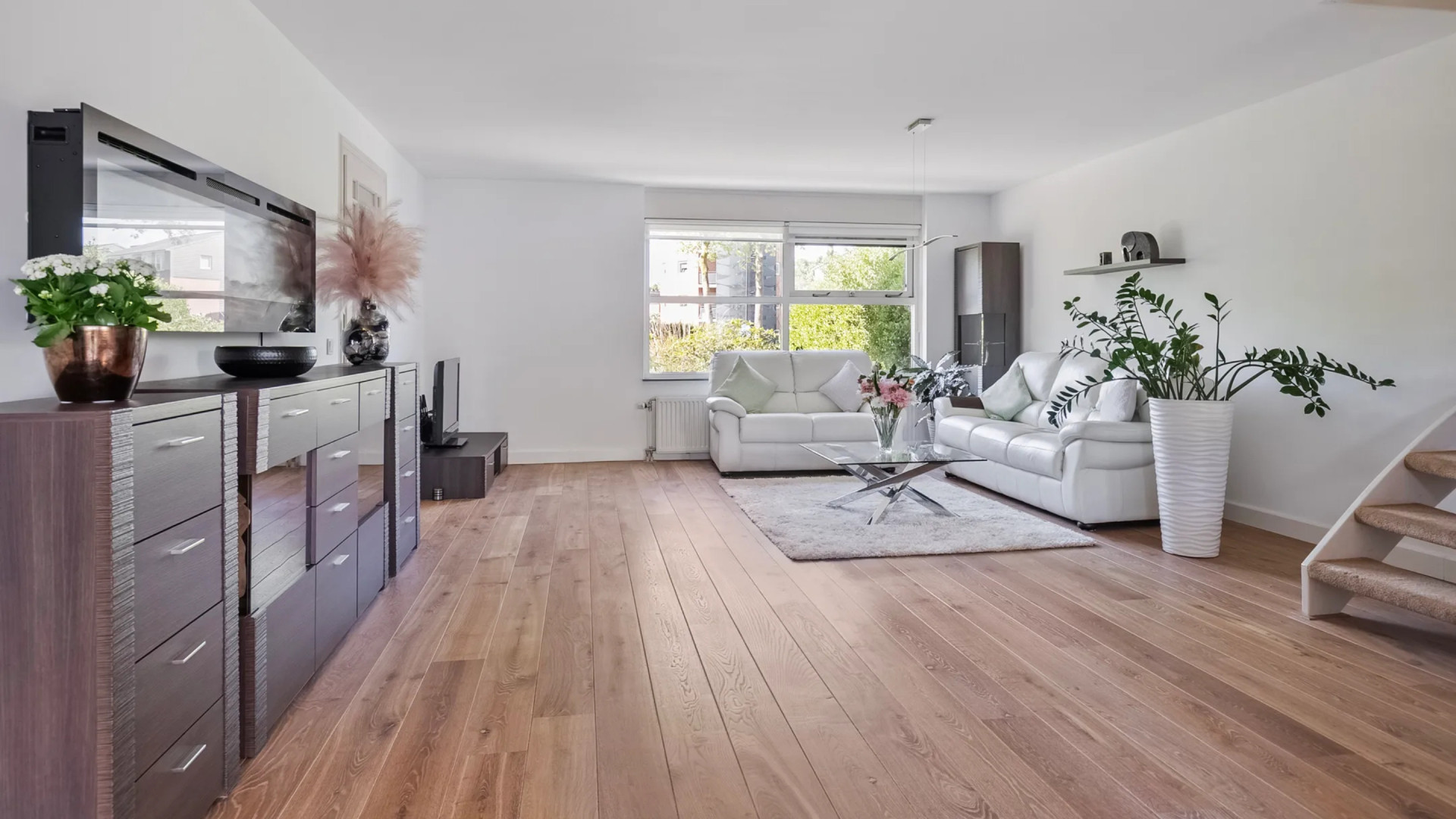 Jeffrey “Vieze Jack” Erens koopt zwaar boven de vraagprijs deze woning. Zie foto’s 4
