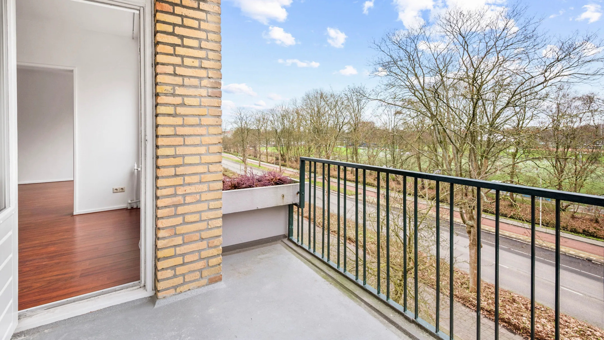 Isa Hoes moet gedwongen haar appartement in Amstelveen verkopen. Zie foto’s 6