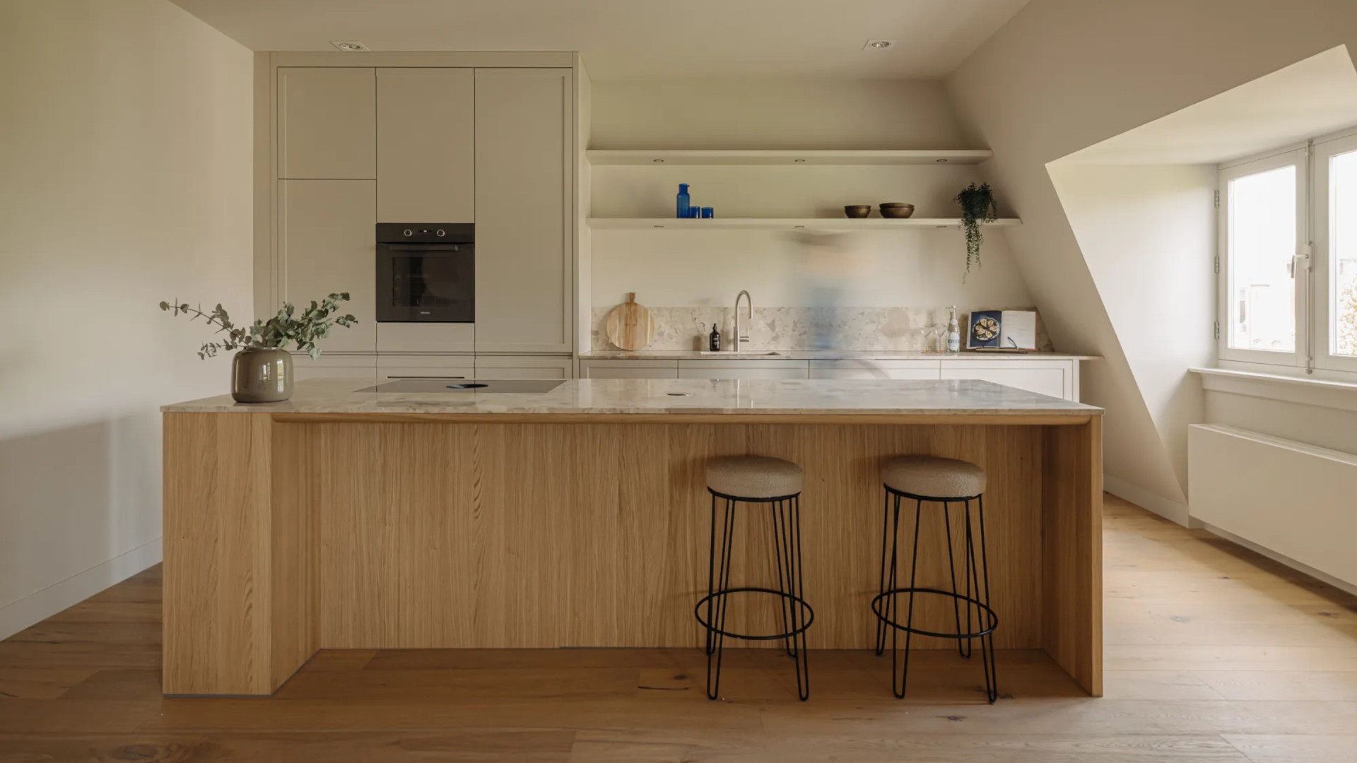 Frank Rijkaard zet zijn zeer luxe topappartement met privé lift te koop. Zie foto’s 4