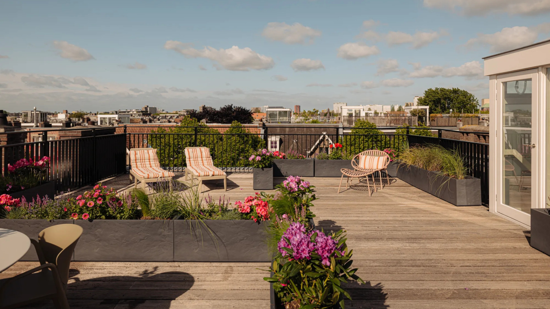 Frank Rijkaard zet zijn zeer luxe topappartement met privé lift te koop. Zie foto’s 9