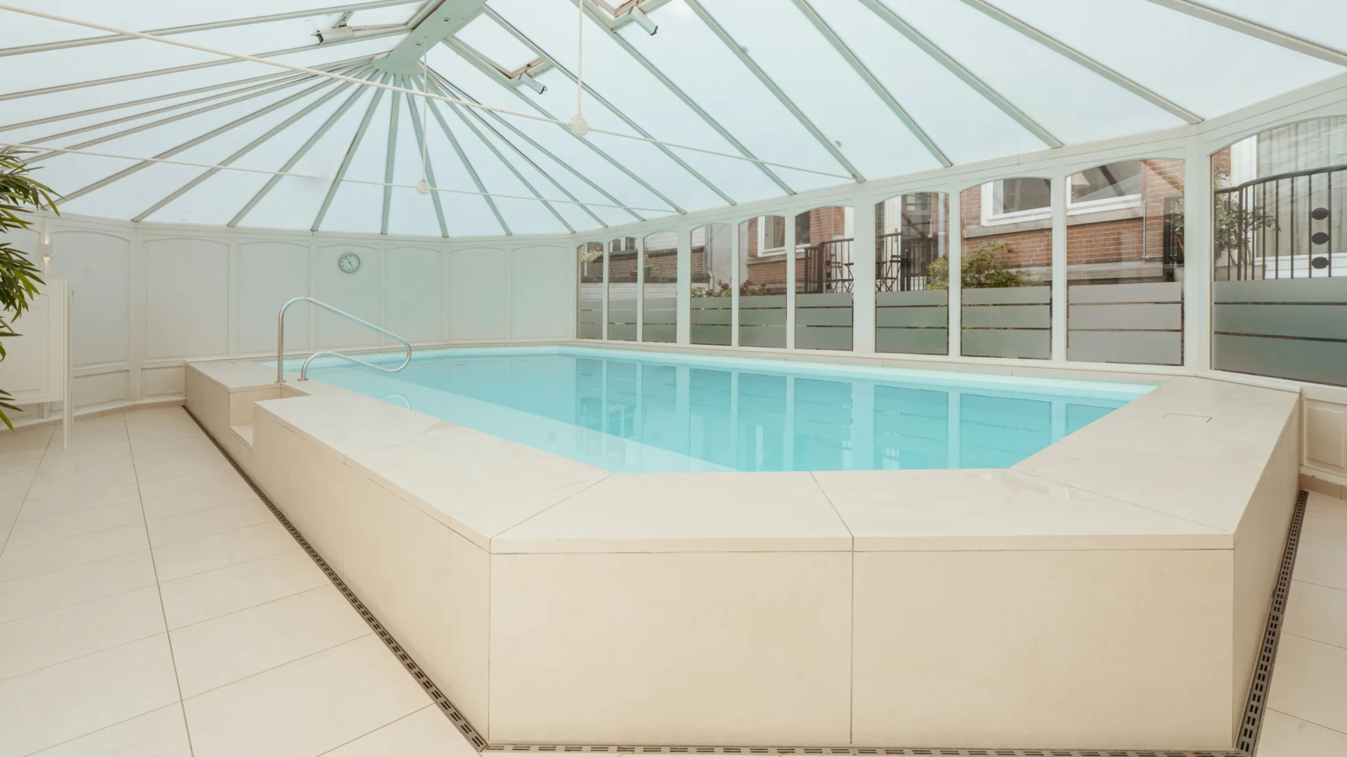 John de Mol zet zijn miljoenenappartement in Amsterdam te koop! Zie foto's 11