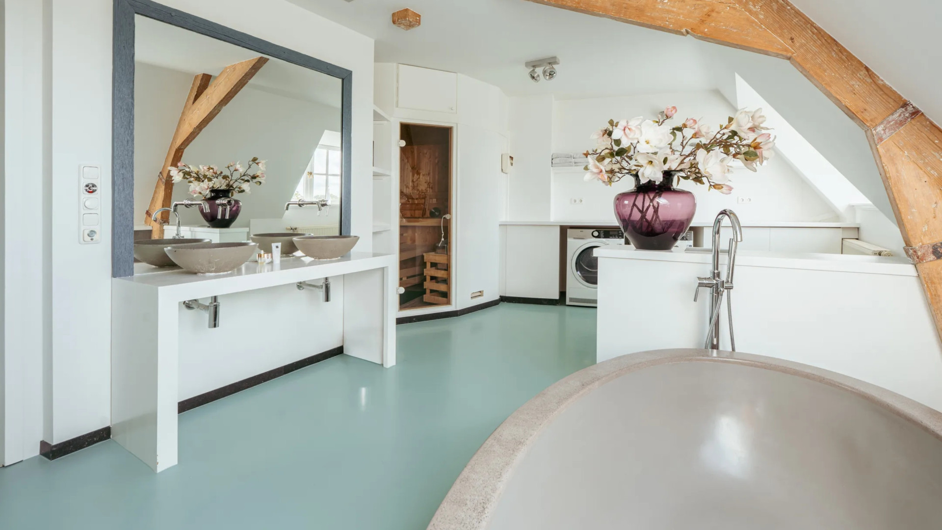 John de Mol zet zijn miljoenenappartement in Amsterdam te koop! Zie foto's 8