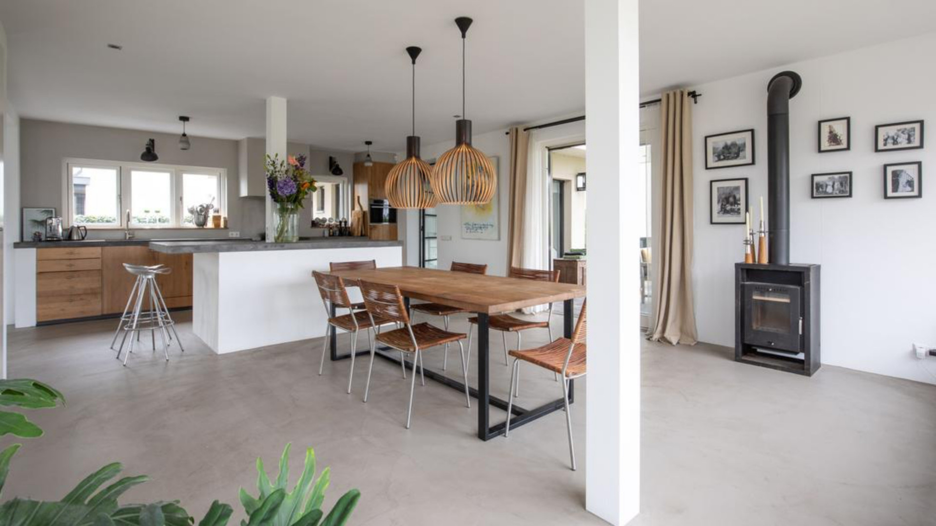 Influencer Vita Cleo Boers koopt indrukwekkende villa aan de Amstel. Zie foto’s 5